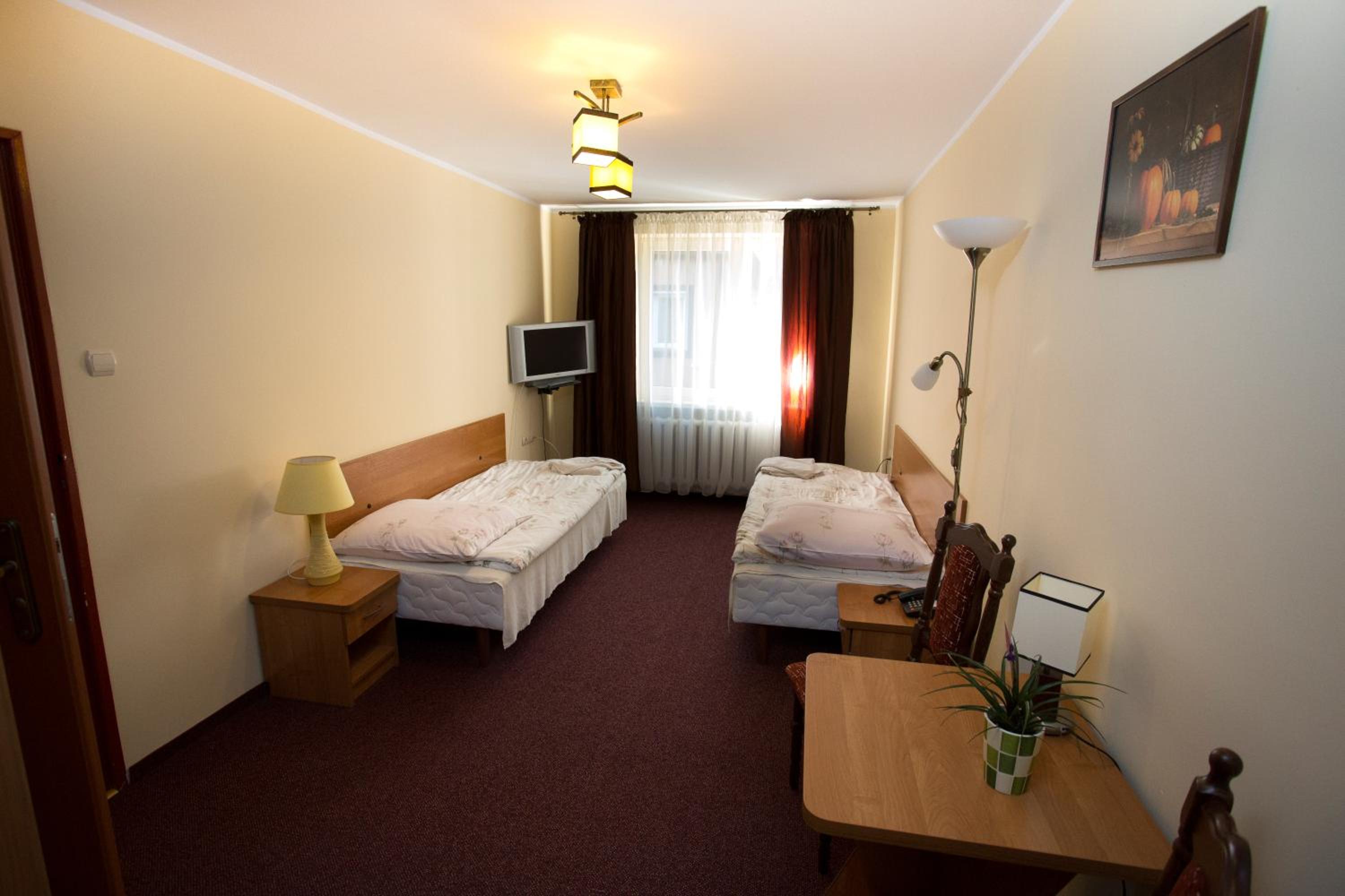 Twin Room - Photo 8