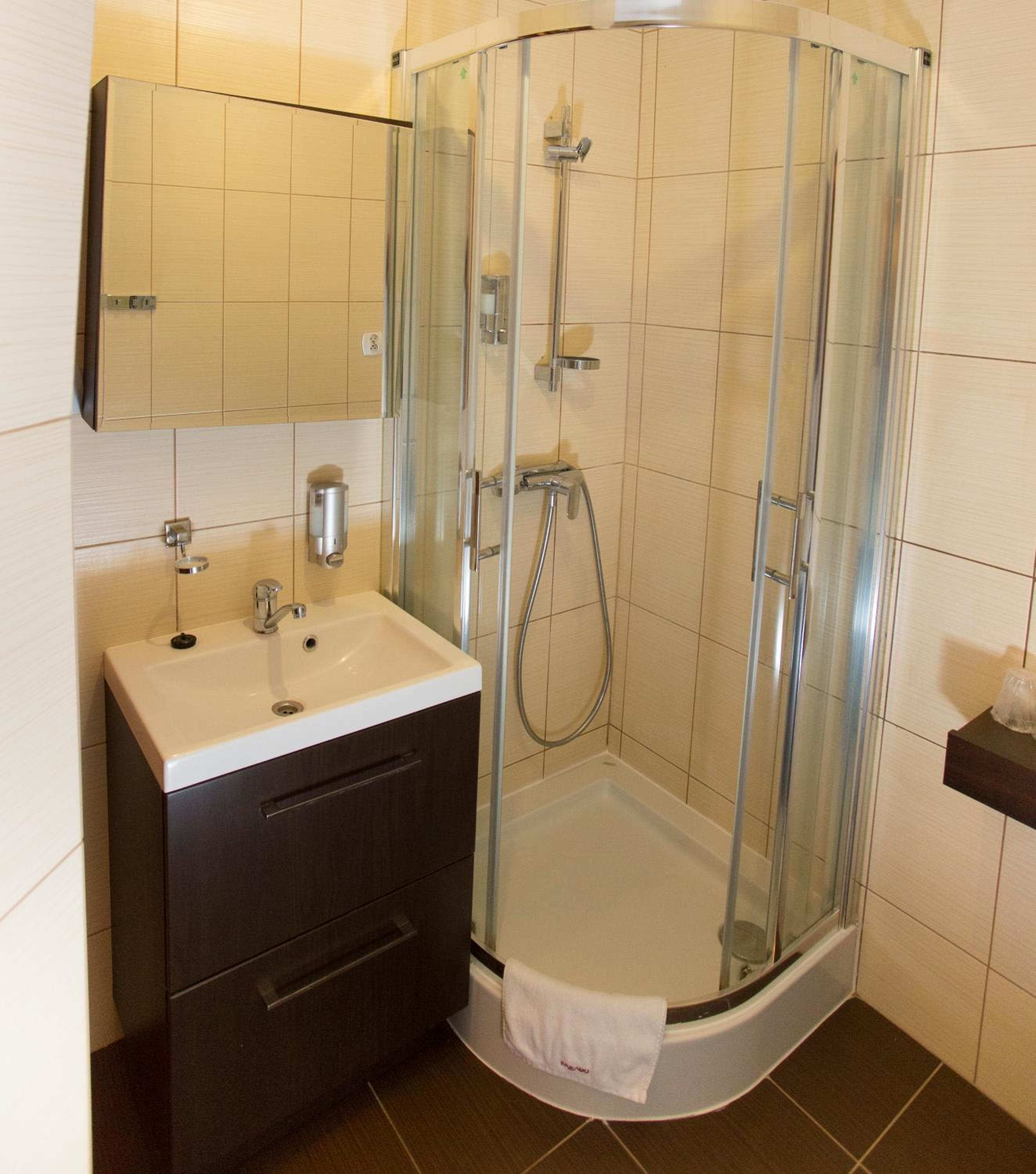 Twin Room - Photo 12