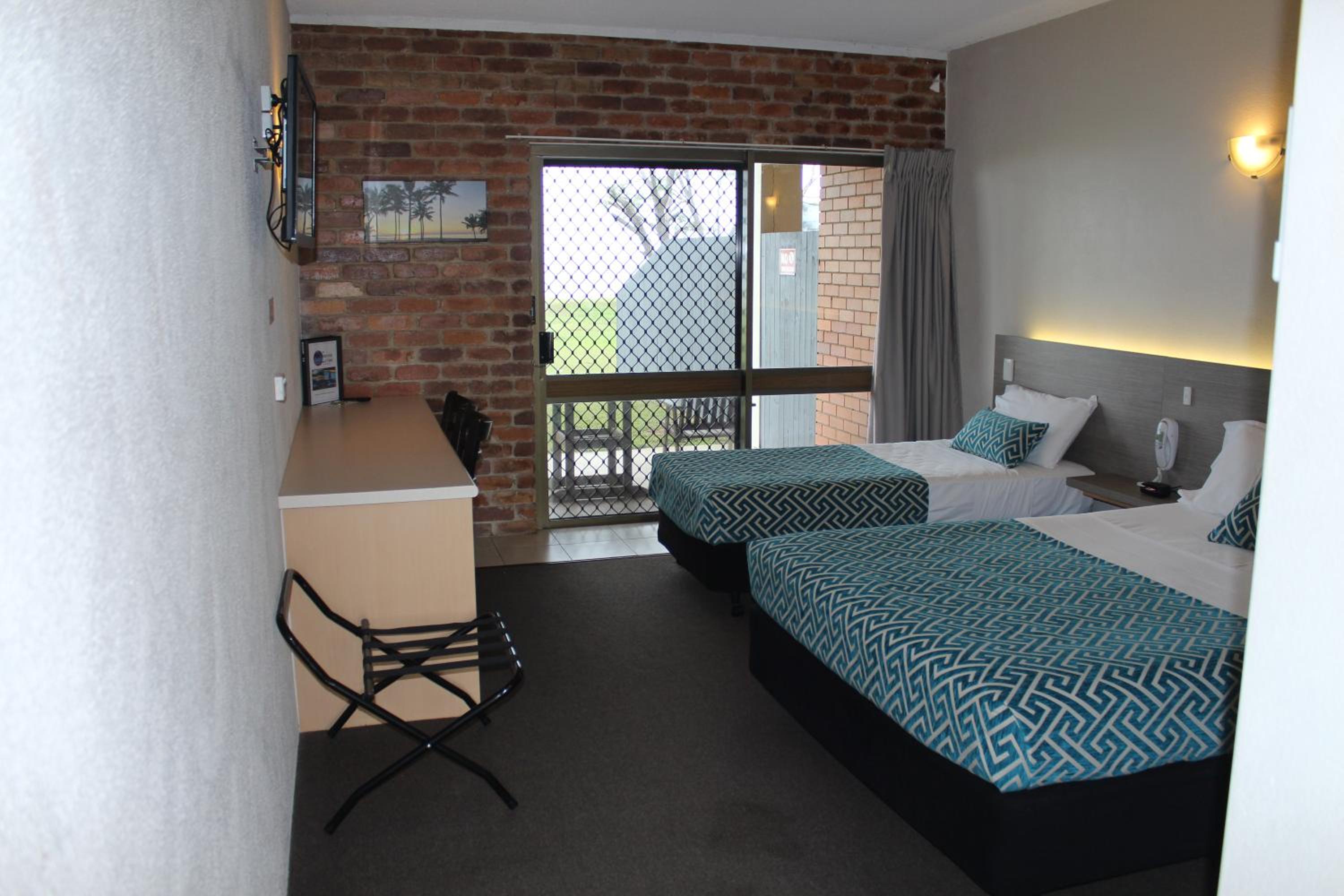 Double or Twin Room with Sea View - Photo 3