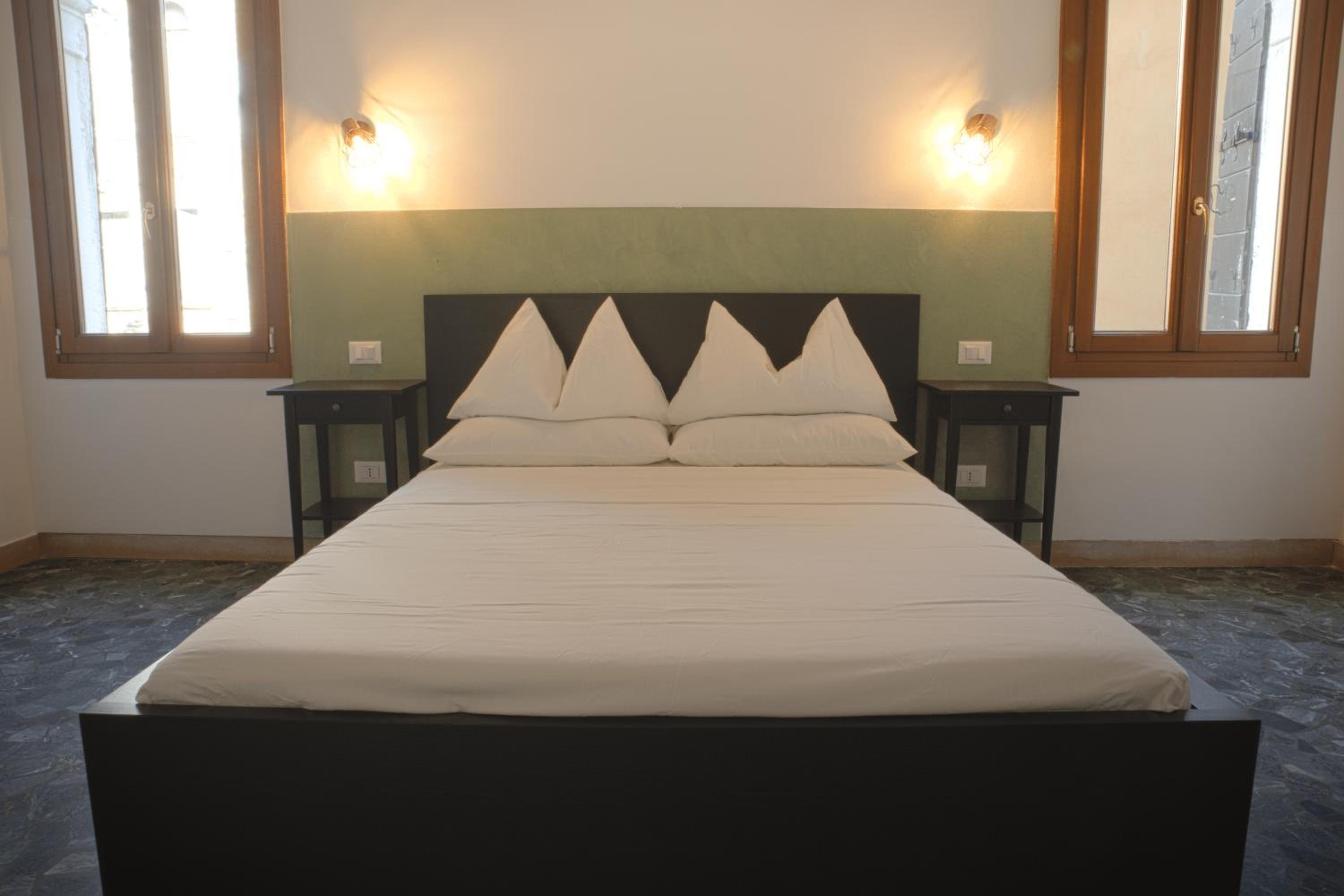Double Room with Private External Bathroom photo 3
