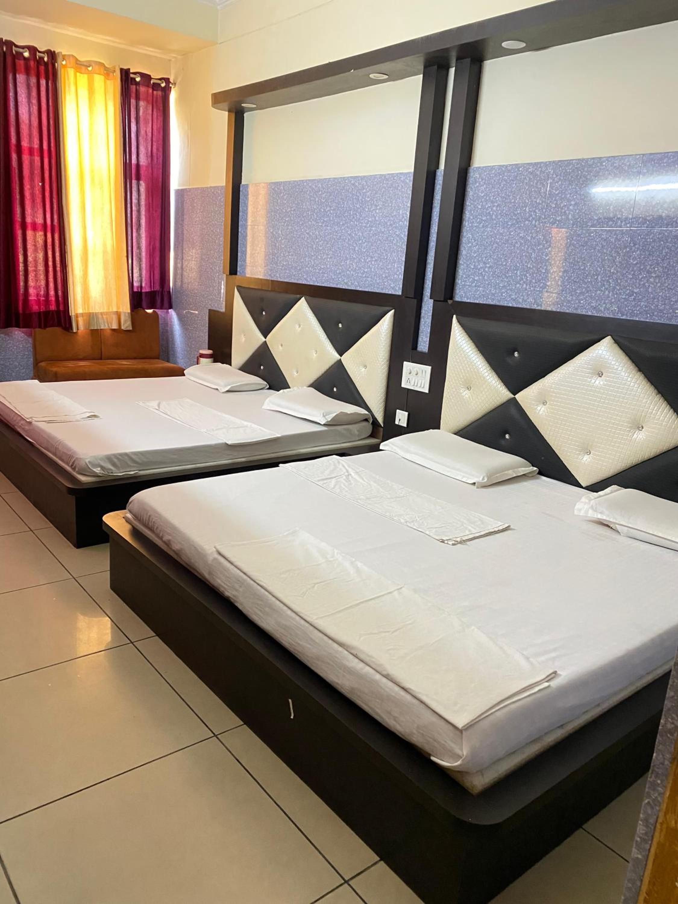 Deluxe Queen Room with Two Queen Beds photo 3
