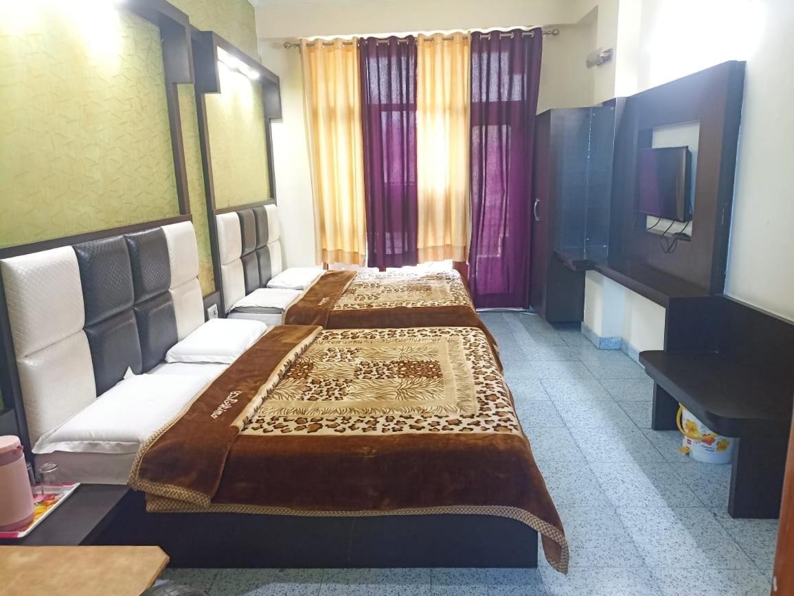 Deluxe Queen Room with Two Queen Beds photo 2