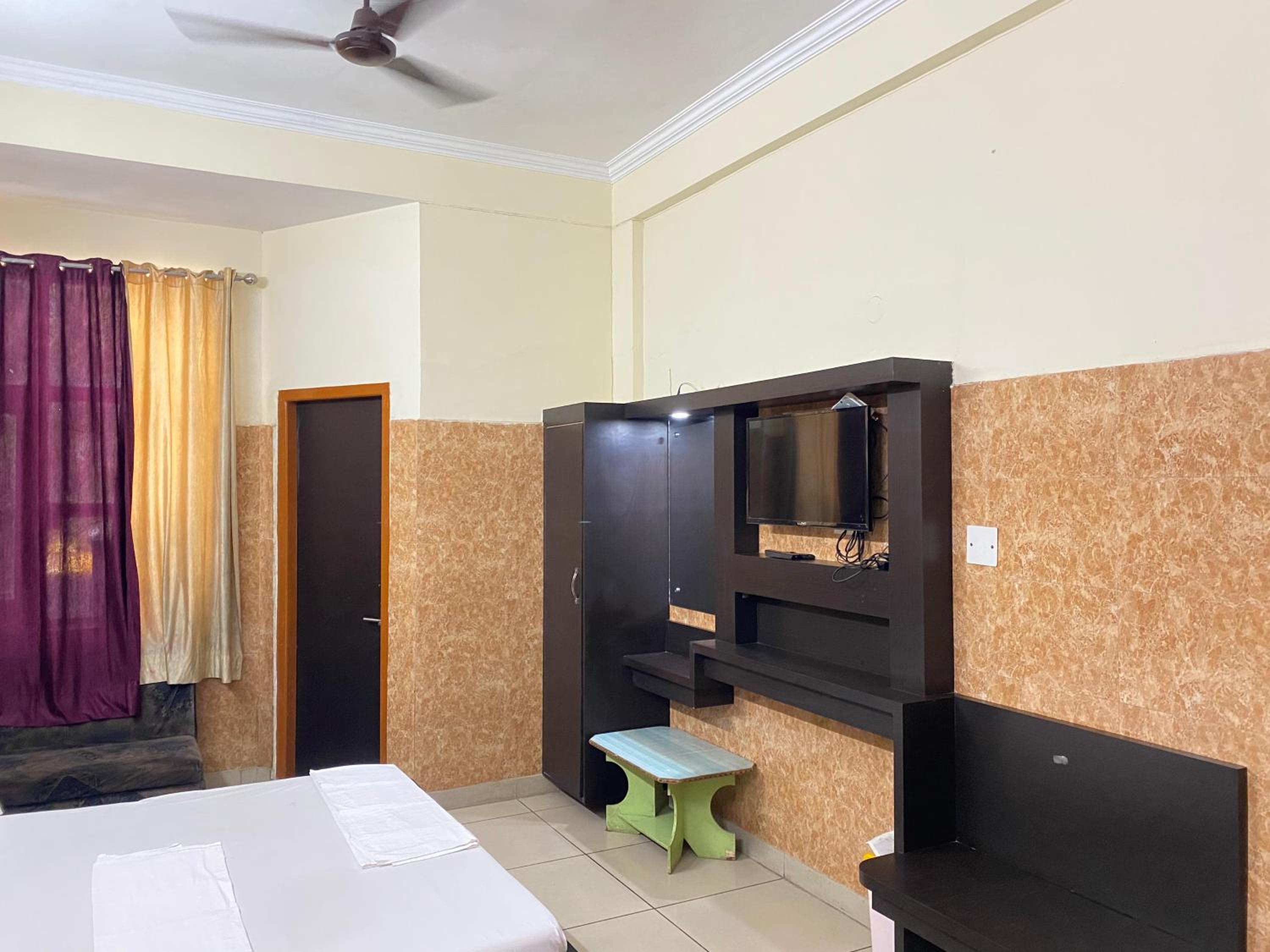 Deluxe Queen Room with Two Queen Beds photo 1