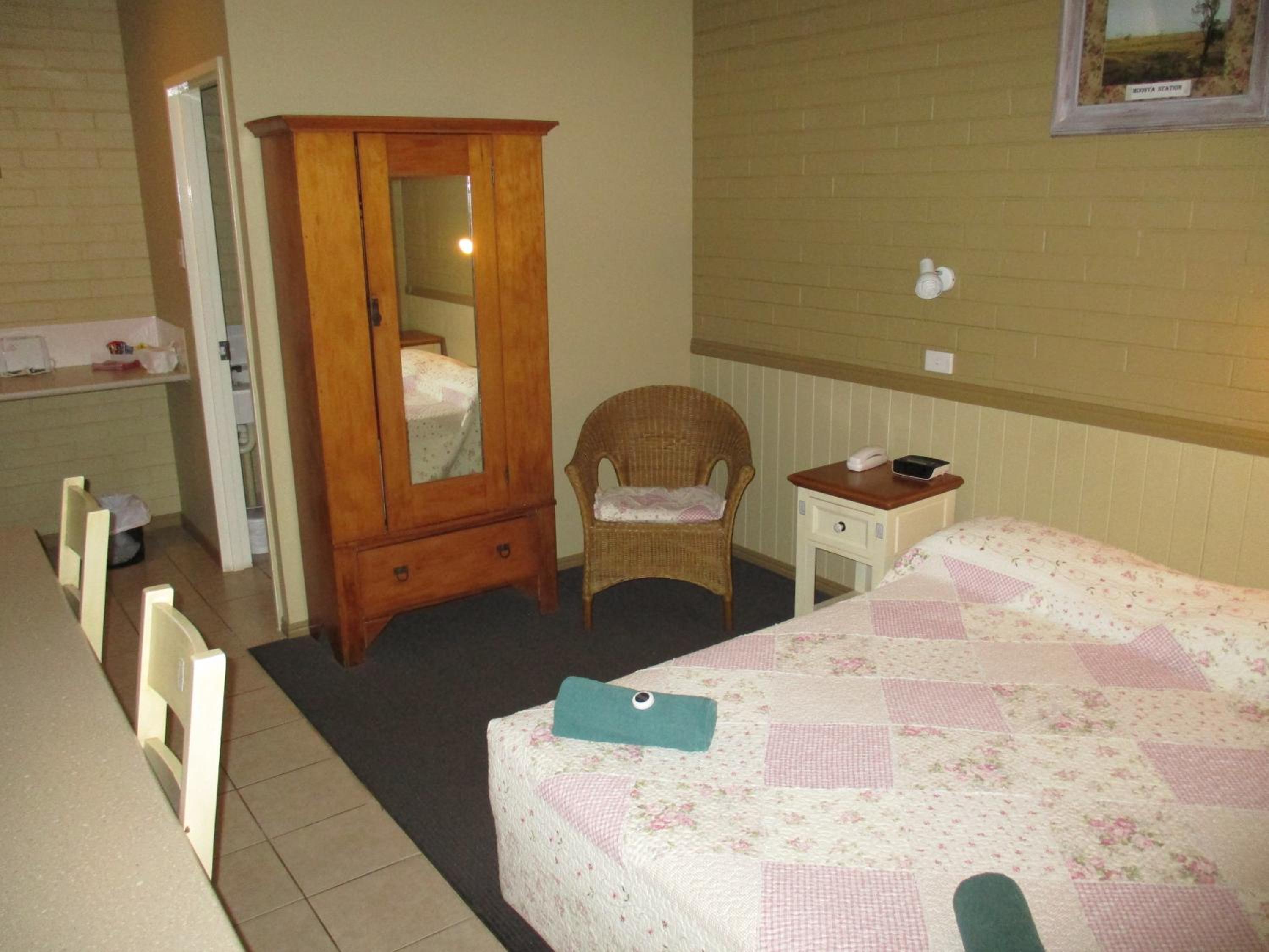 Standard Queen Room - Photo 4