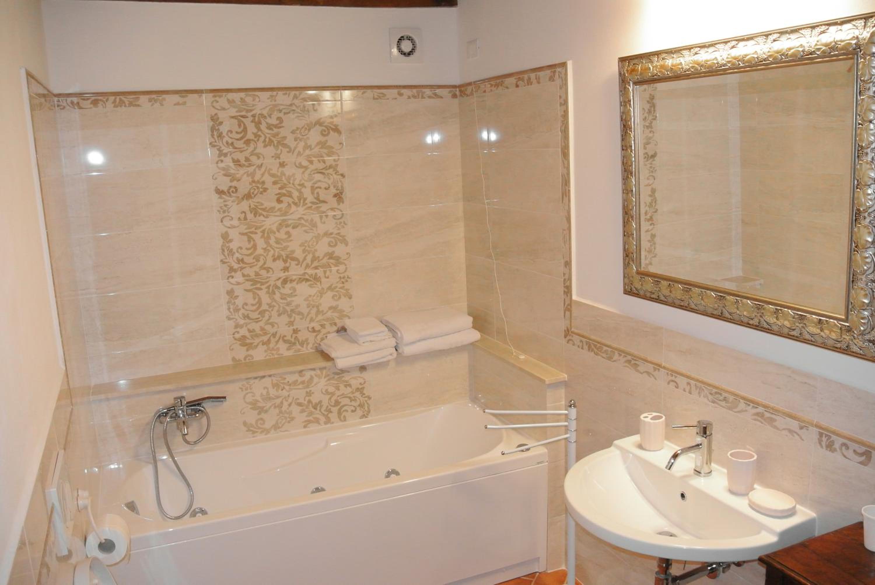 Large Double or Twin Room - Photo 7