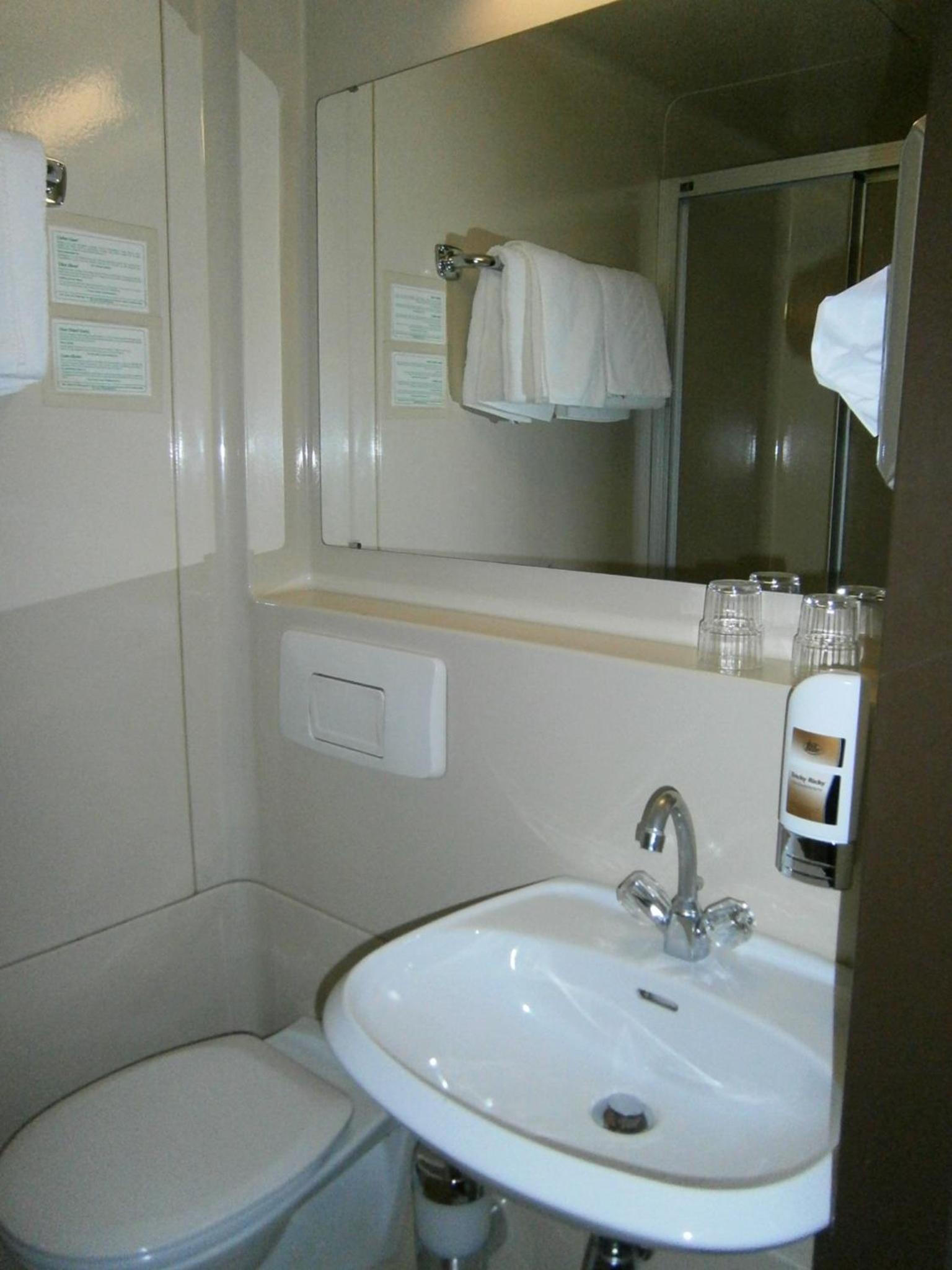Double or Twin Room - Photo 6