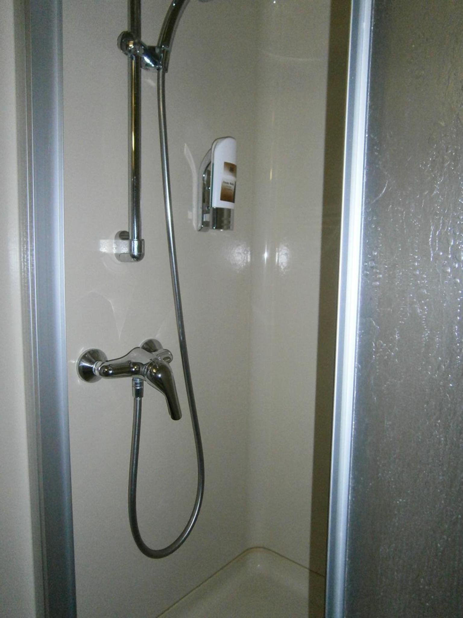 Double or Twin Room - Photo 7