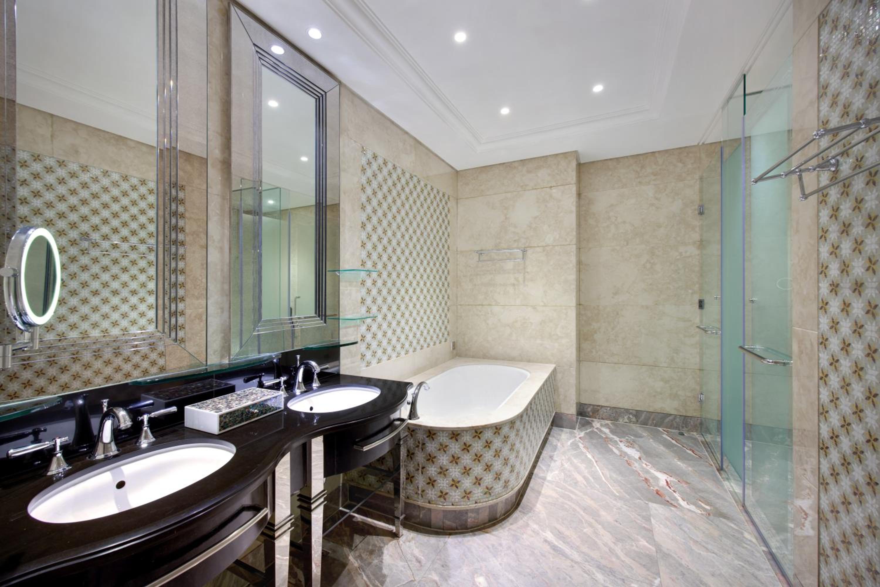 One-Bedroom Premier (Modern or Classic Style) photo 2