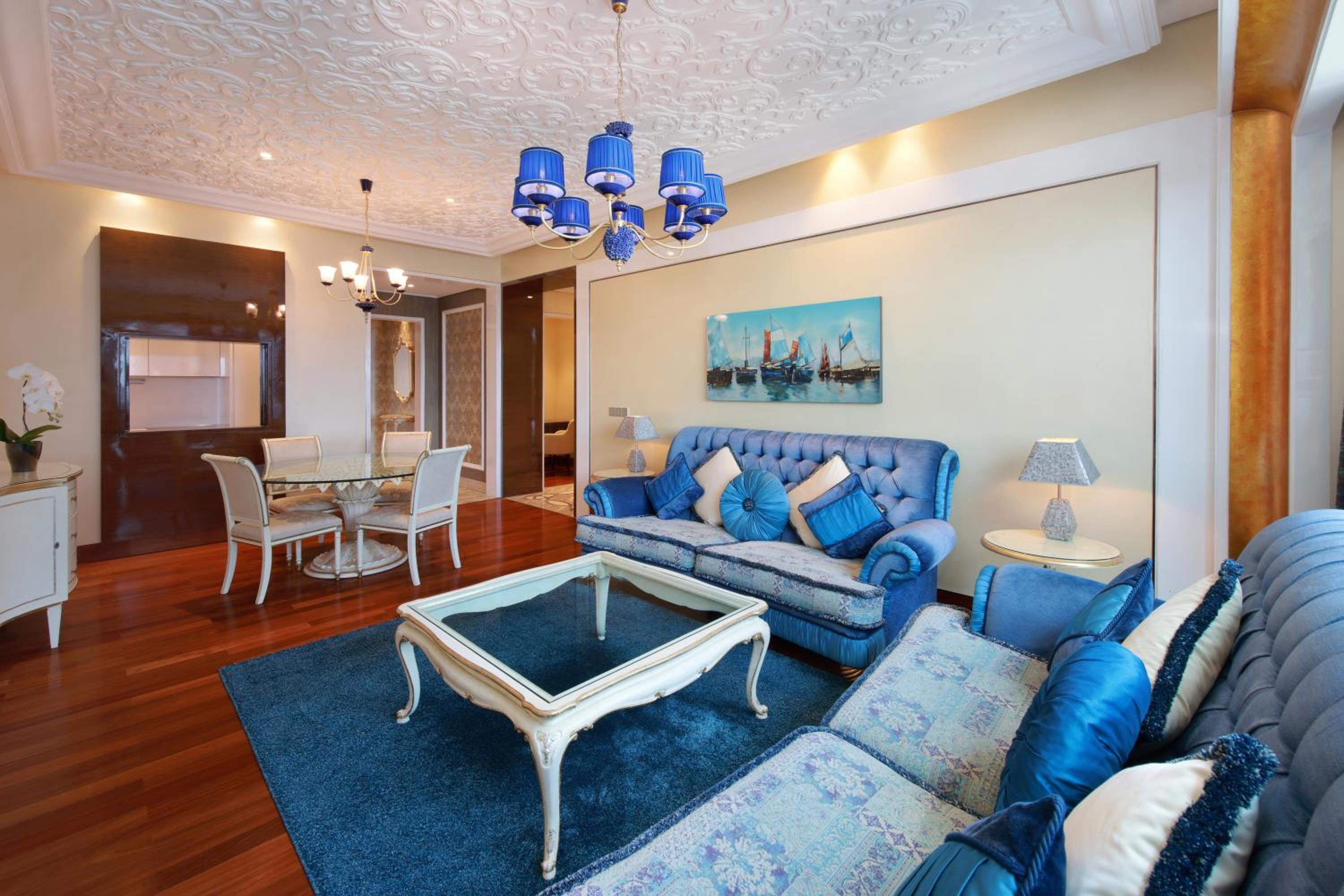 One-Bedroom Premier (Modern or Classic Style) photo 3