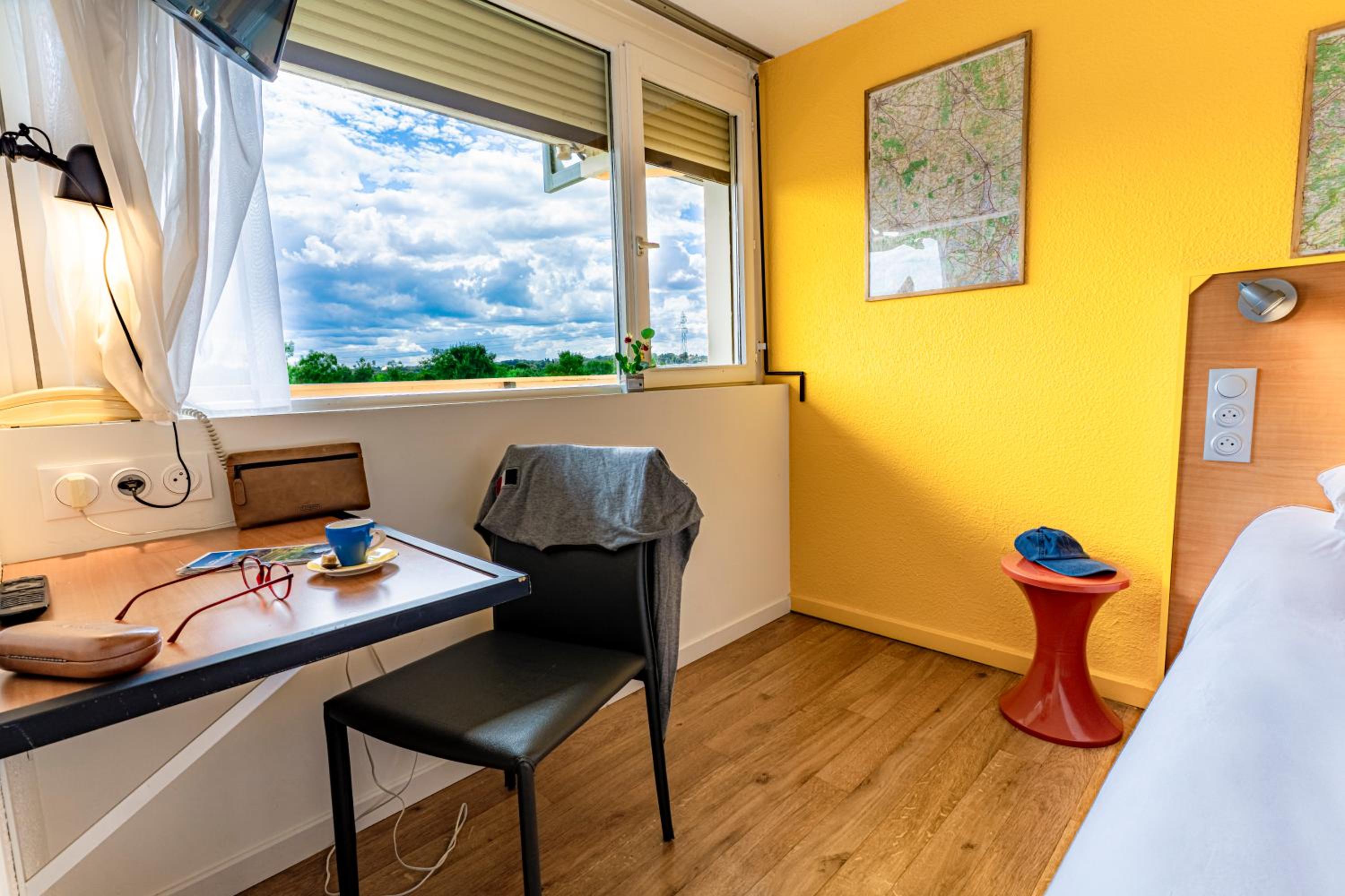 POP Twin Room - Photo 5
