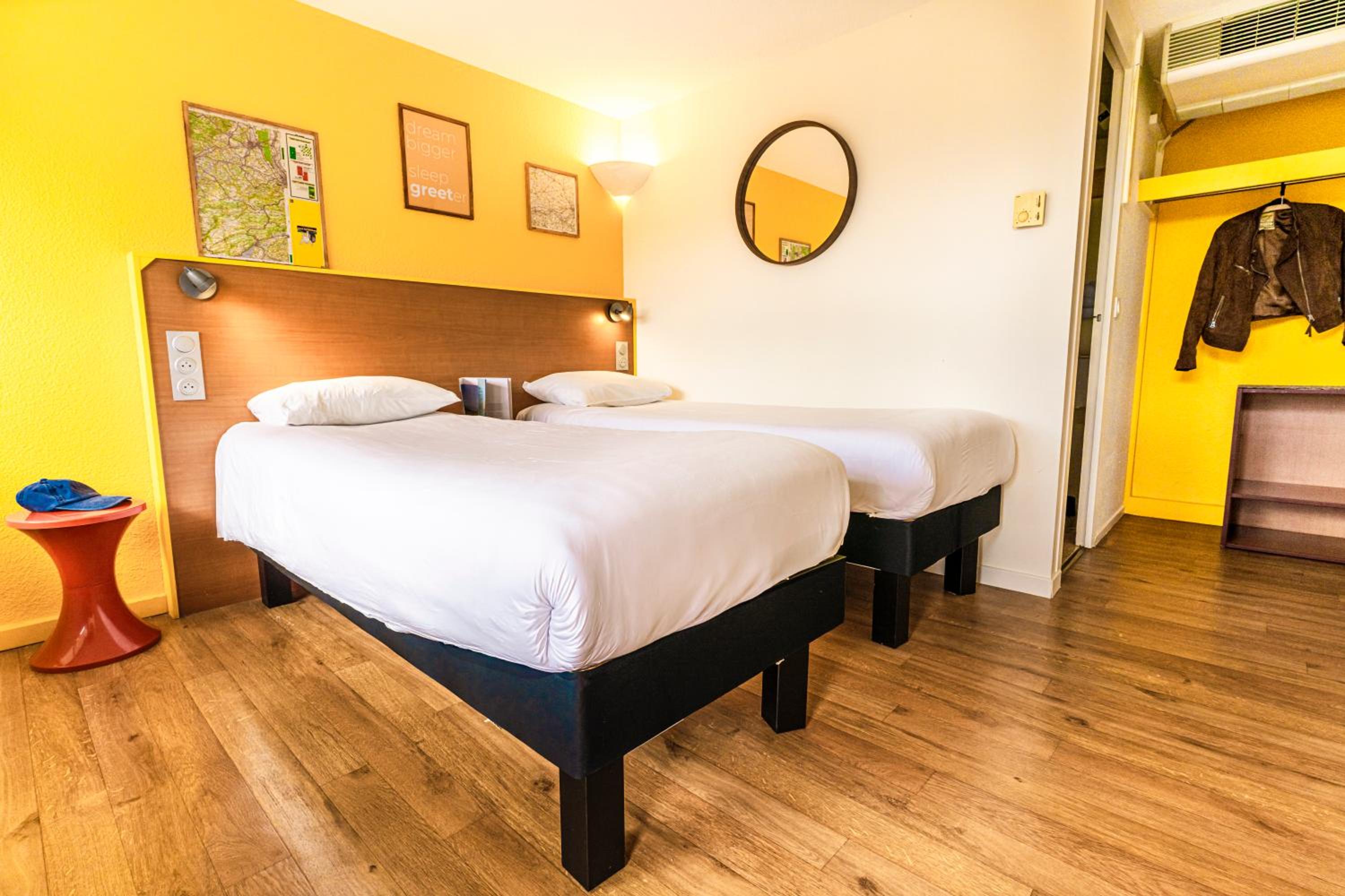 POP Twin Room - Photo 4