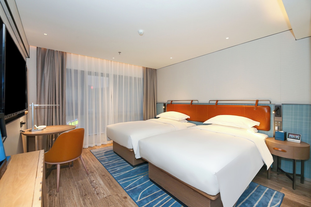 Luxury Twin Room, City View