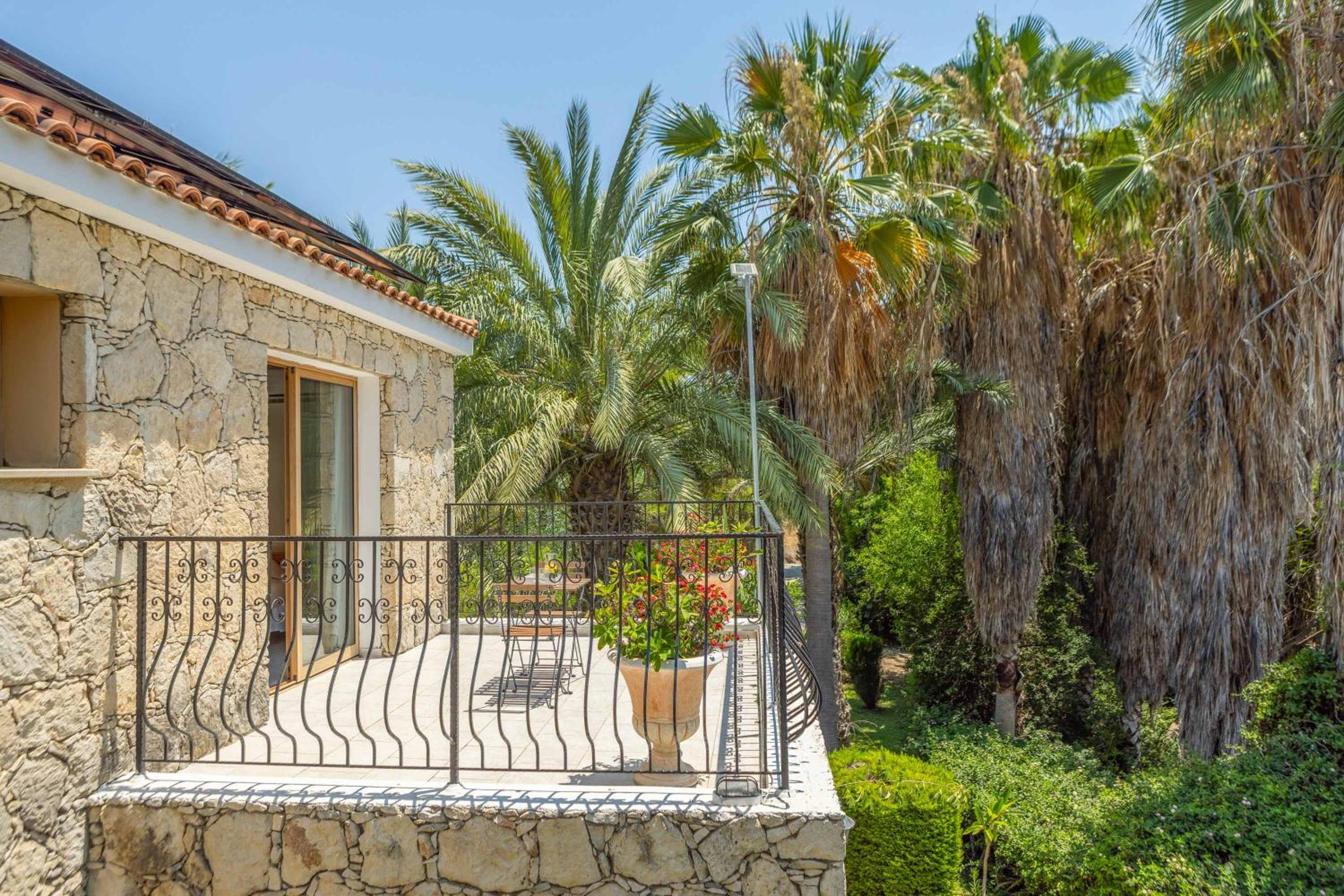 Villa photo 2