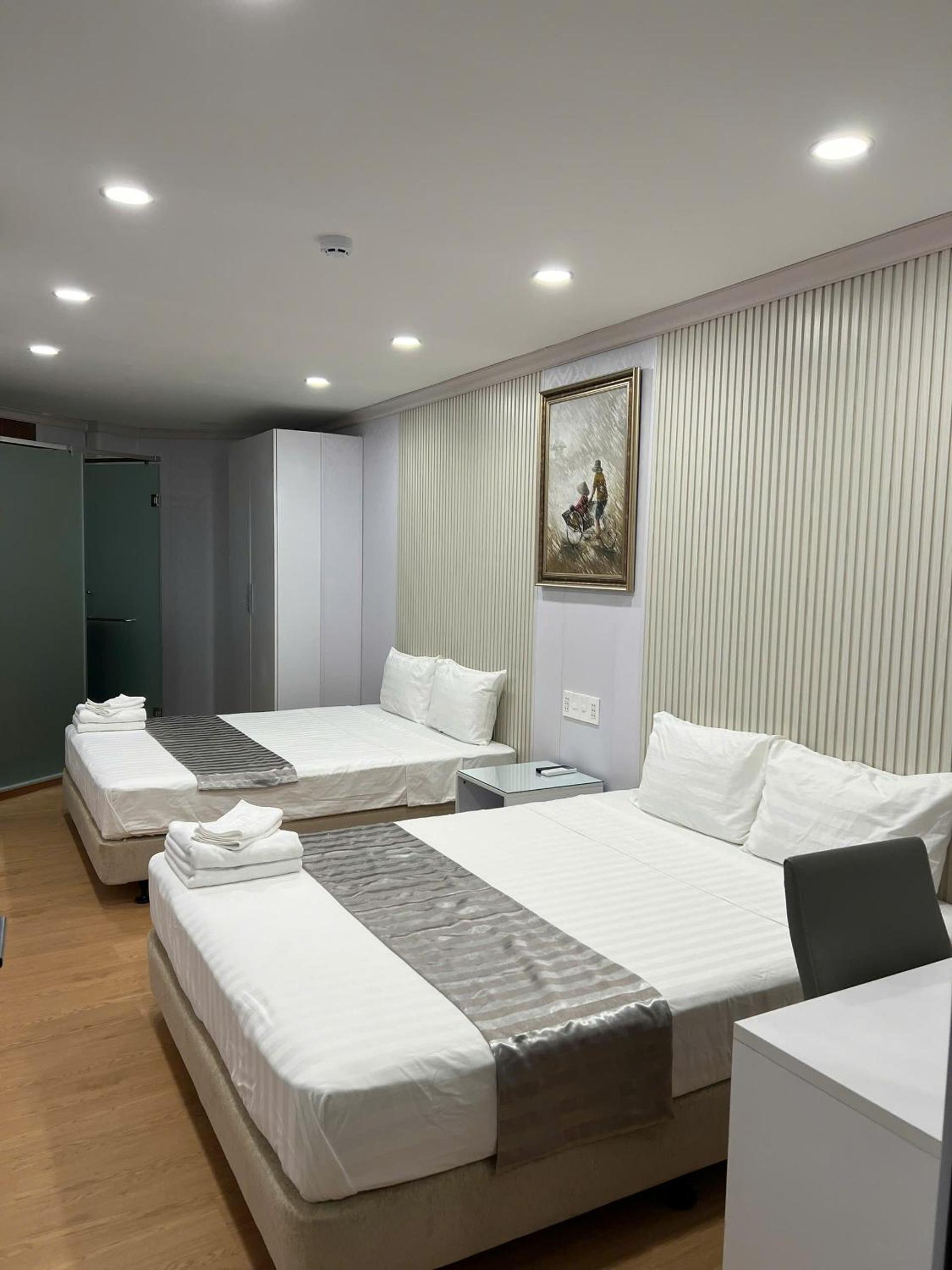 Quadruple Room with Private Bathroom