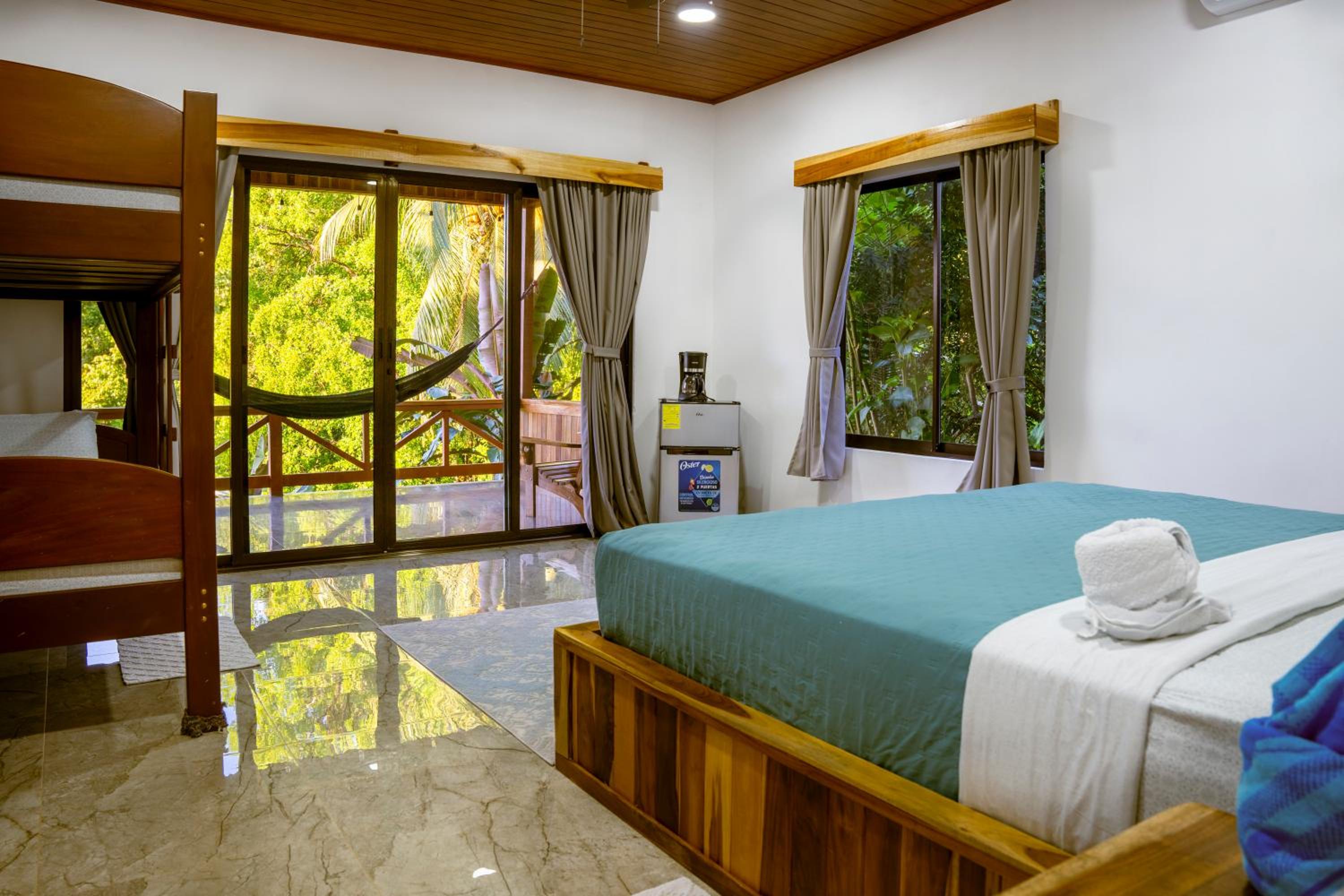Quadruple Room with Mountain View photo 1