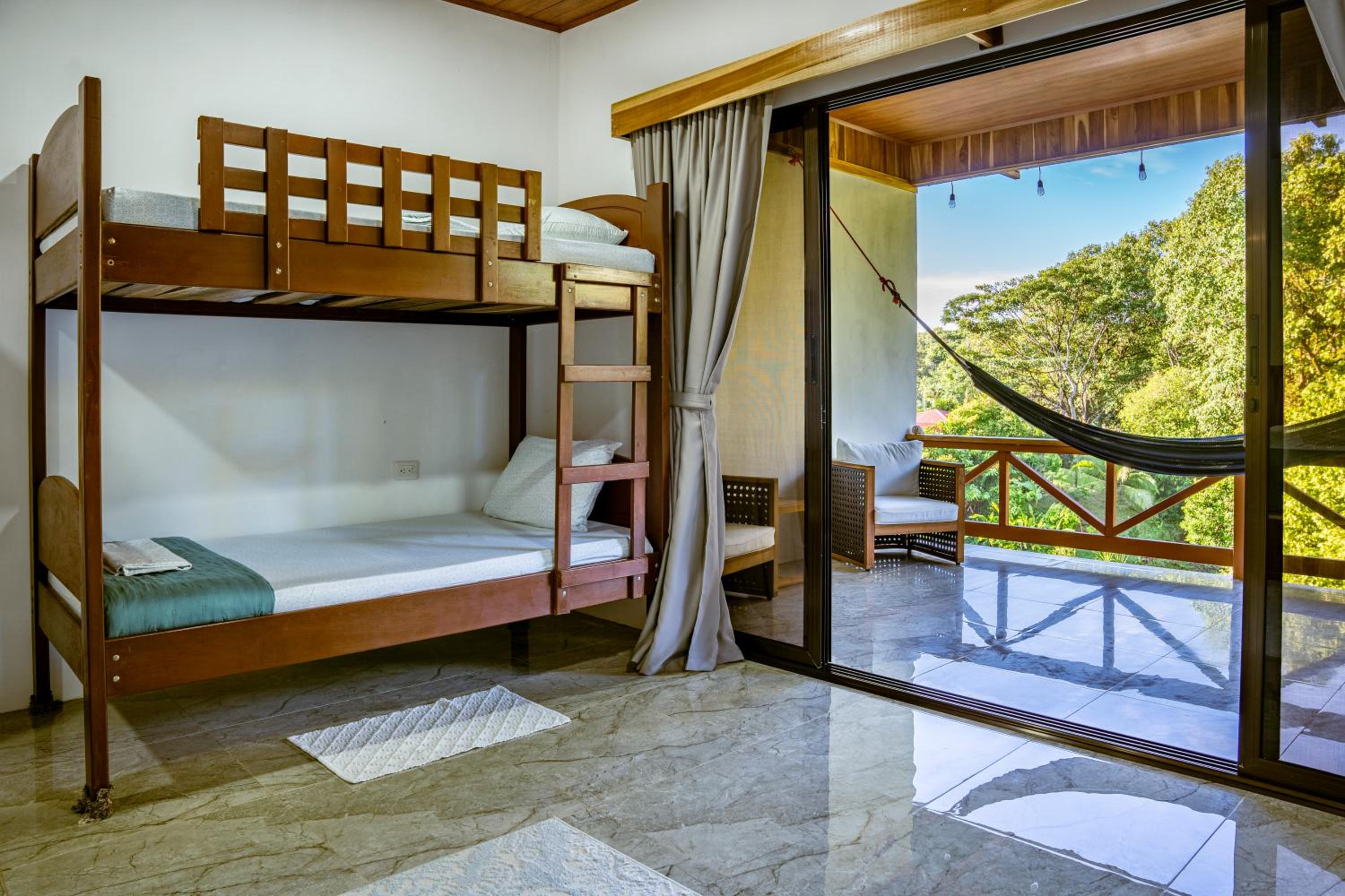 Quadruple Room with Mountain View photo 2