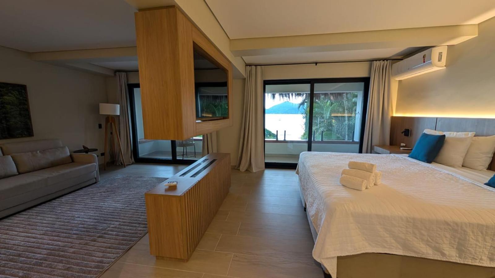 King Suite with Spa Bath thumbnail 5