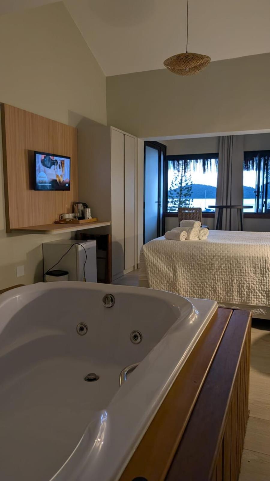 Queen Suite with Spa Bath