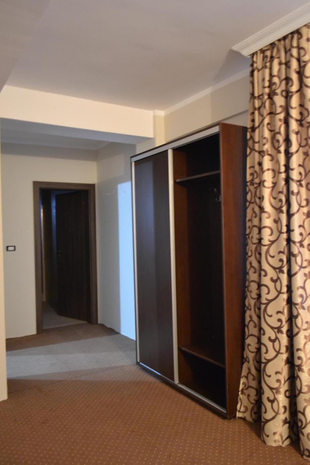 Quadruple Room with Private Bathroom photo 2