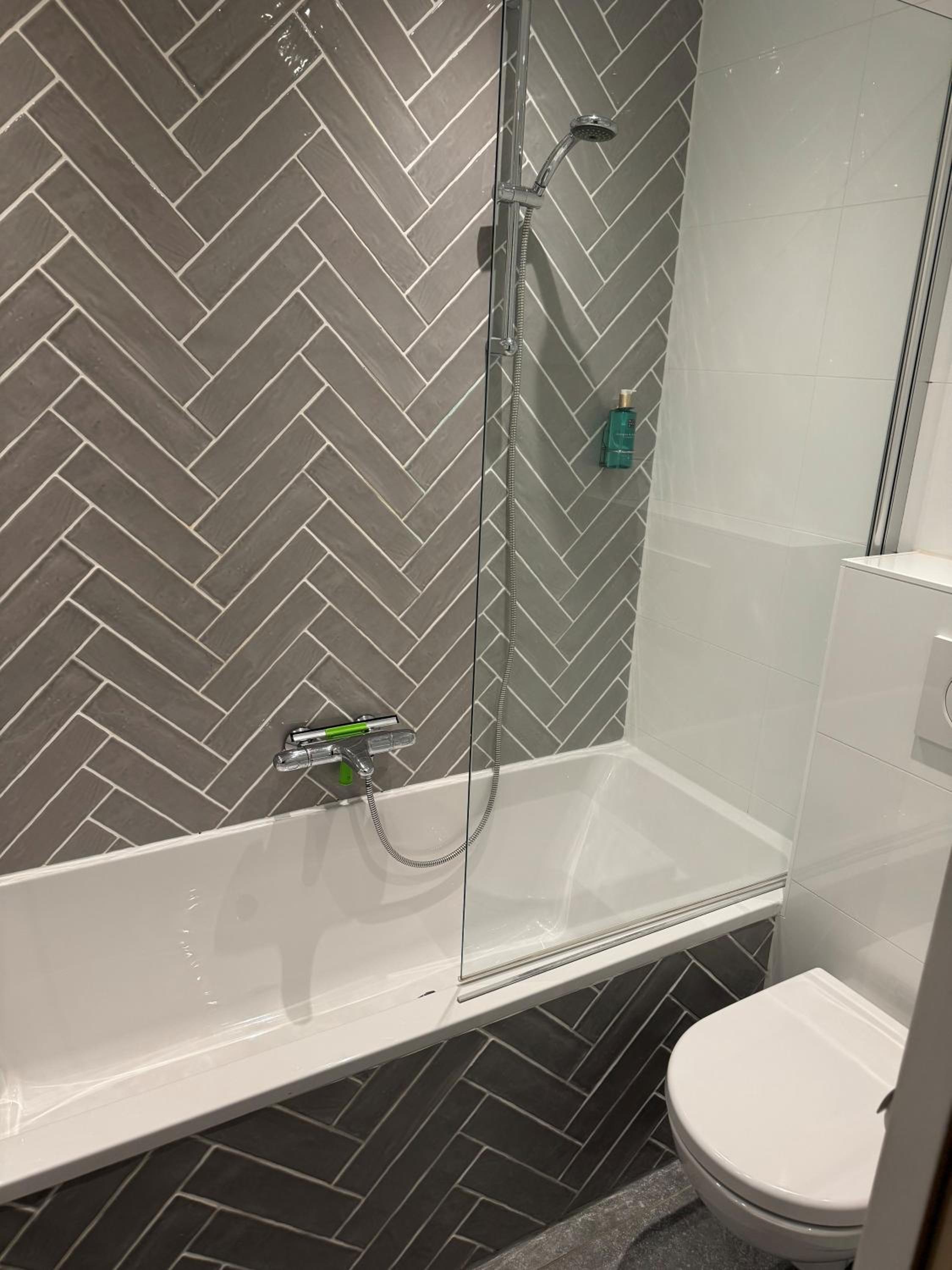 Twin Room with Bath photo 2