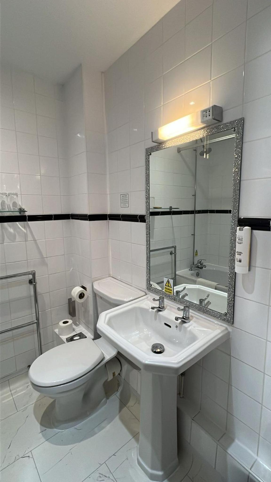 Executive King Room - Non-Smoking - Photo 5