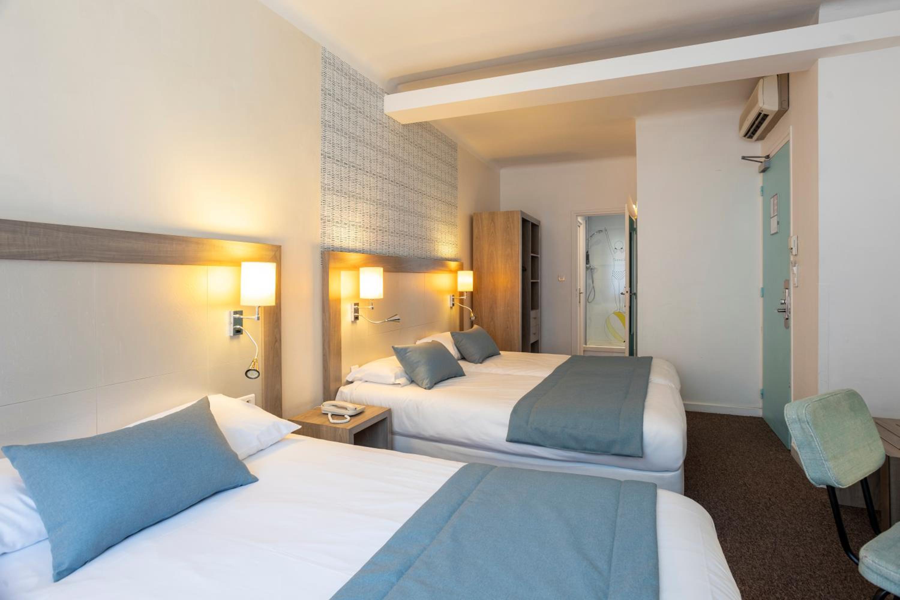 Suite with Double Bed and Sofa Bed photo 3