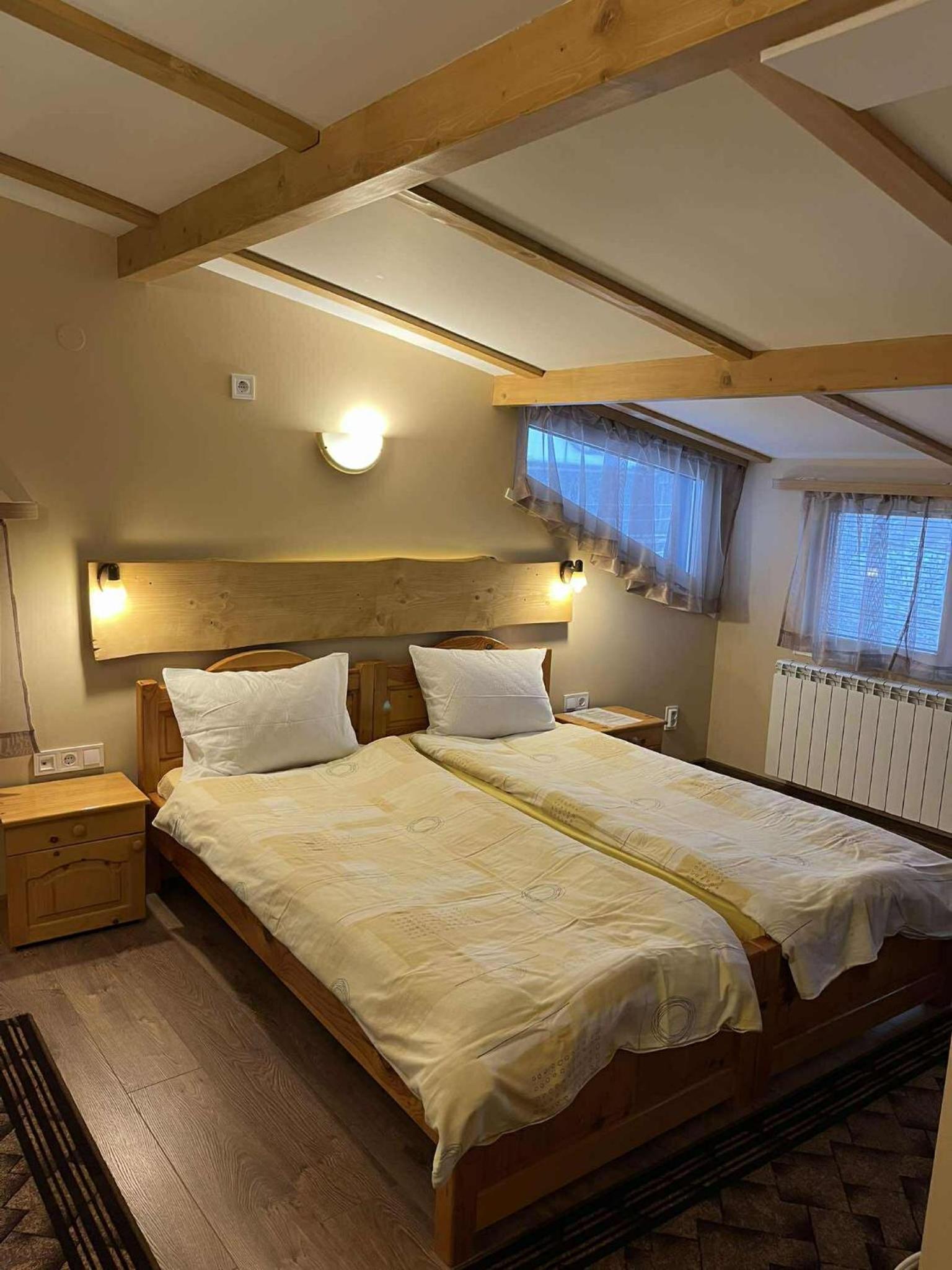 Large Twin Room photo 2