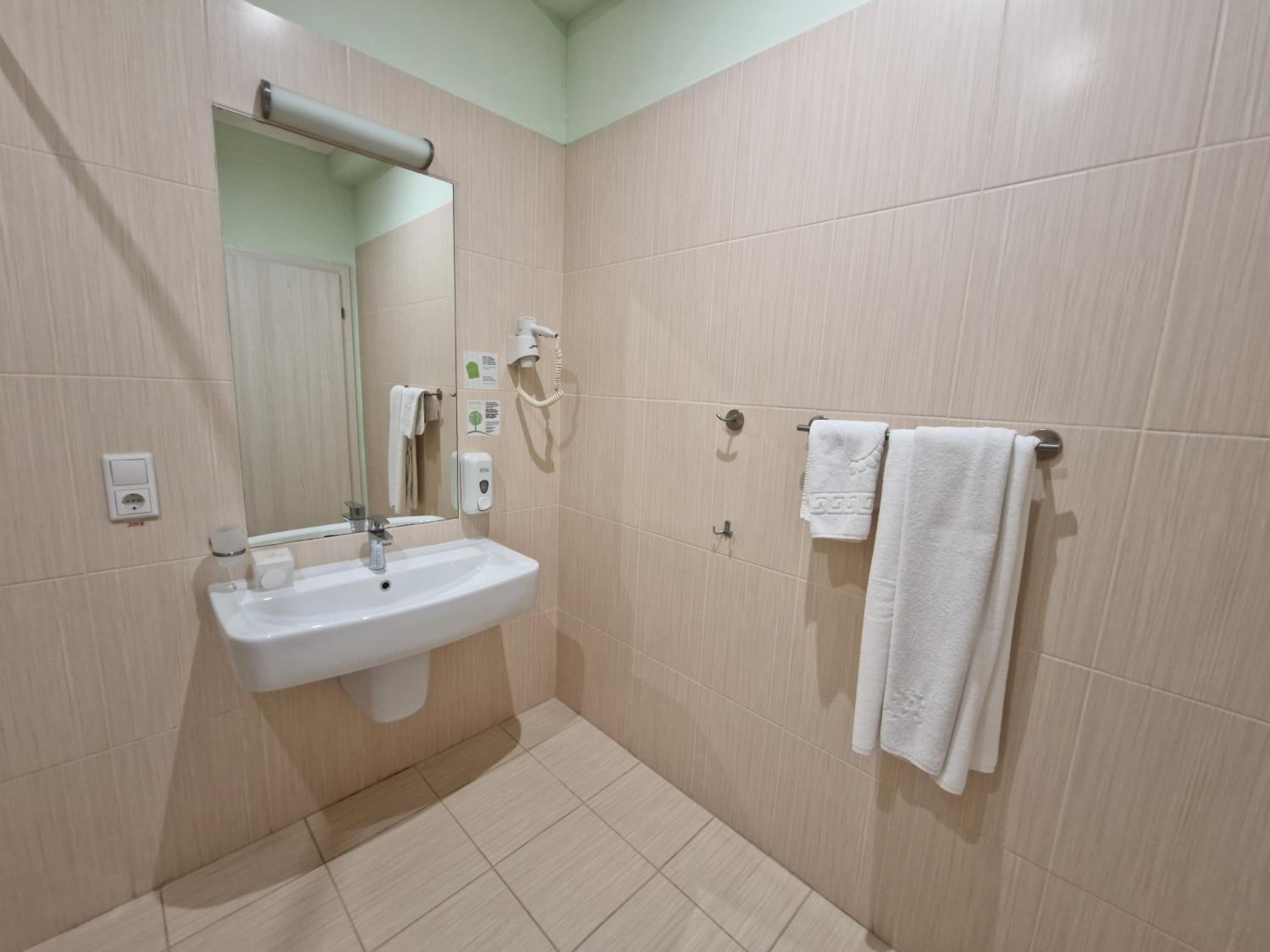 Double or Twin Room - Disability Access photo 1