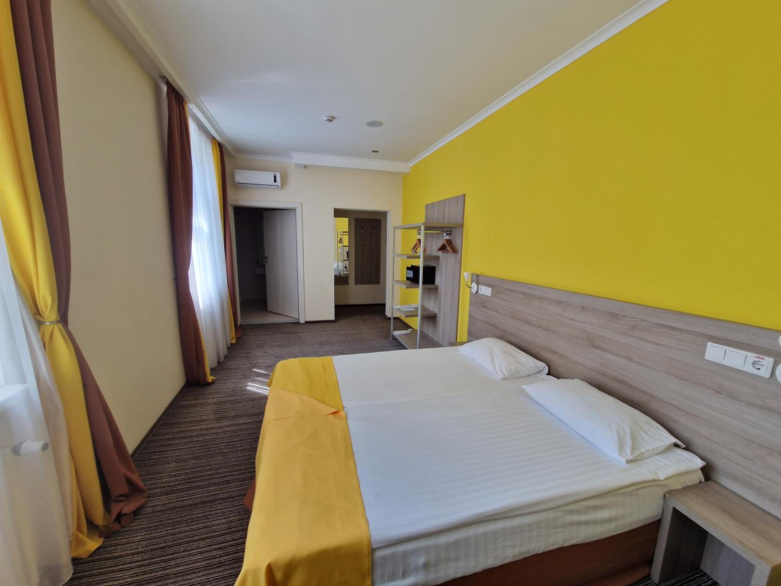 Double or Twin Room - Disability Access photo 2