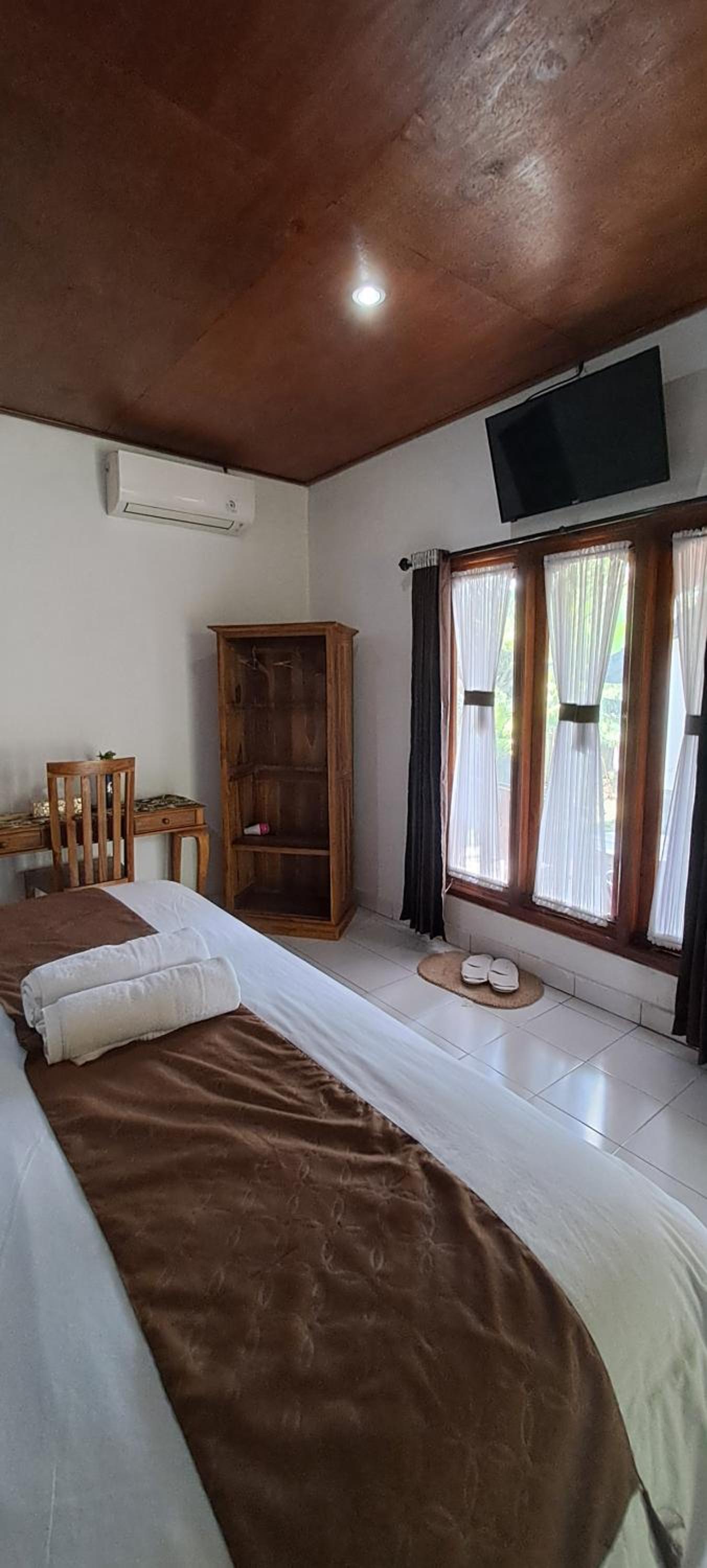 Standard Double Room - Photo 11