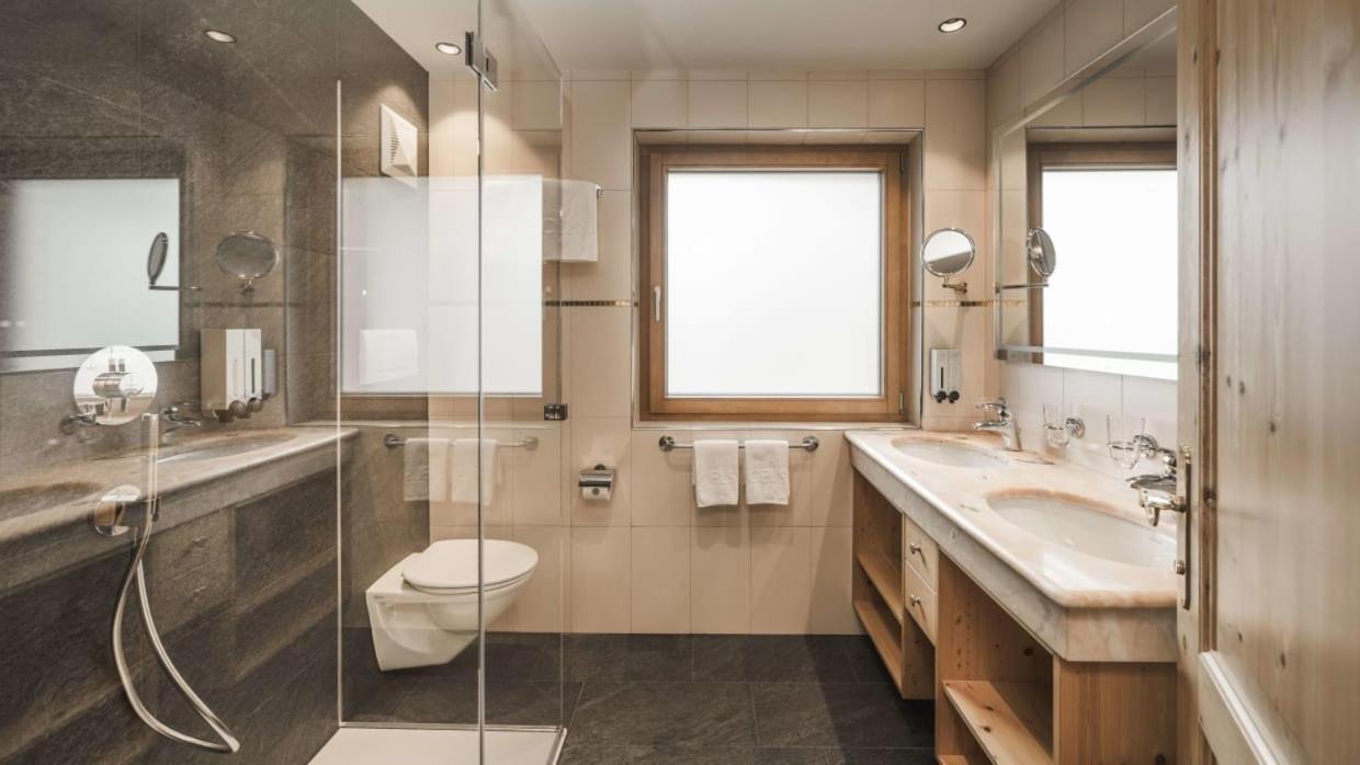 Deluxe Family Suite - Photo 4