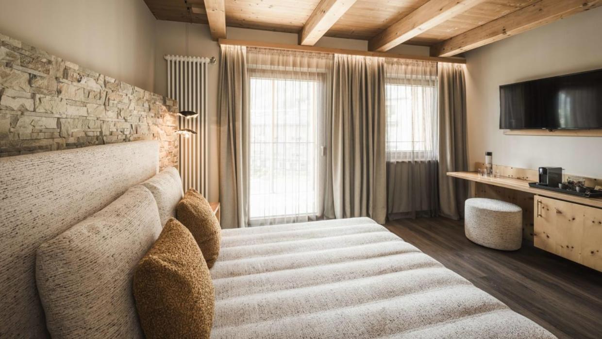 Deluxe Family Suite - Photo 2