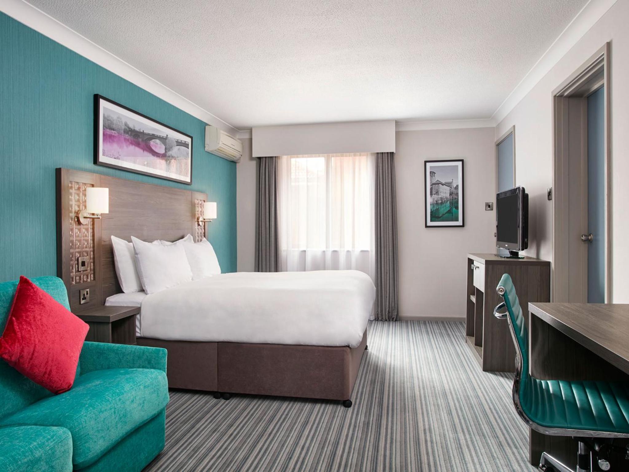 Standard Double Room thumbnail 5