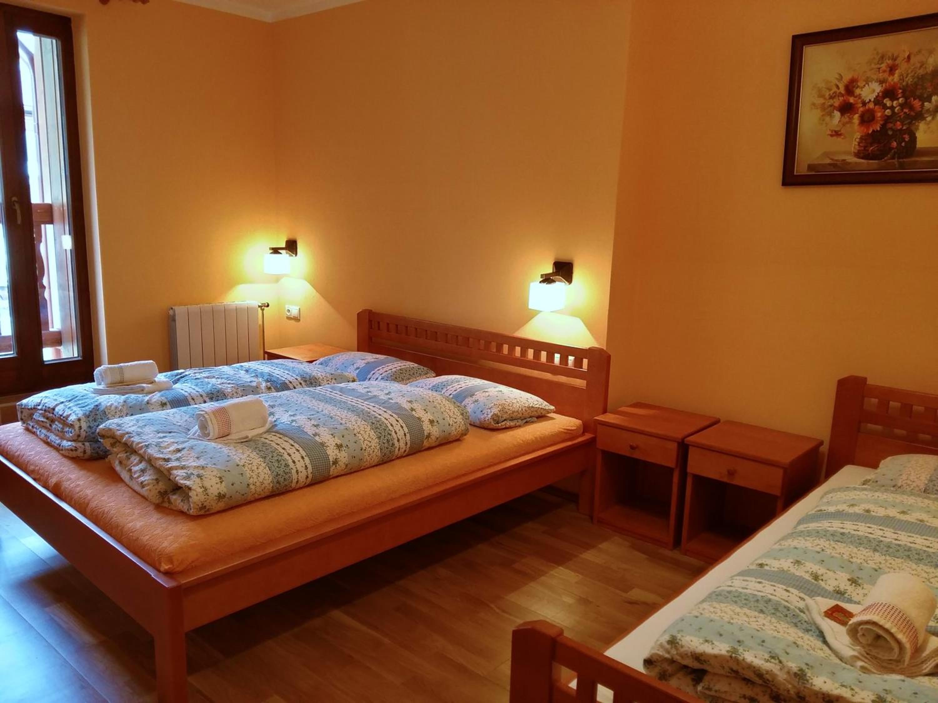 One-Bedroom Apartment With Balcony And Mountain View   photo 1