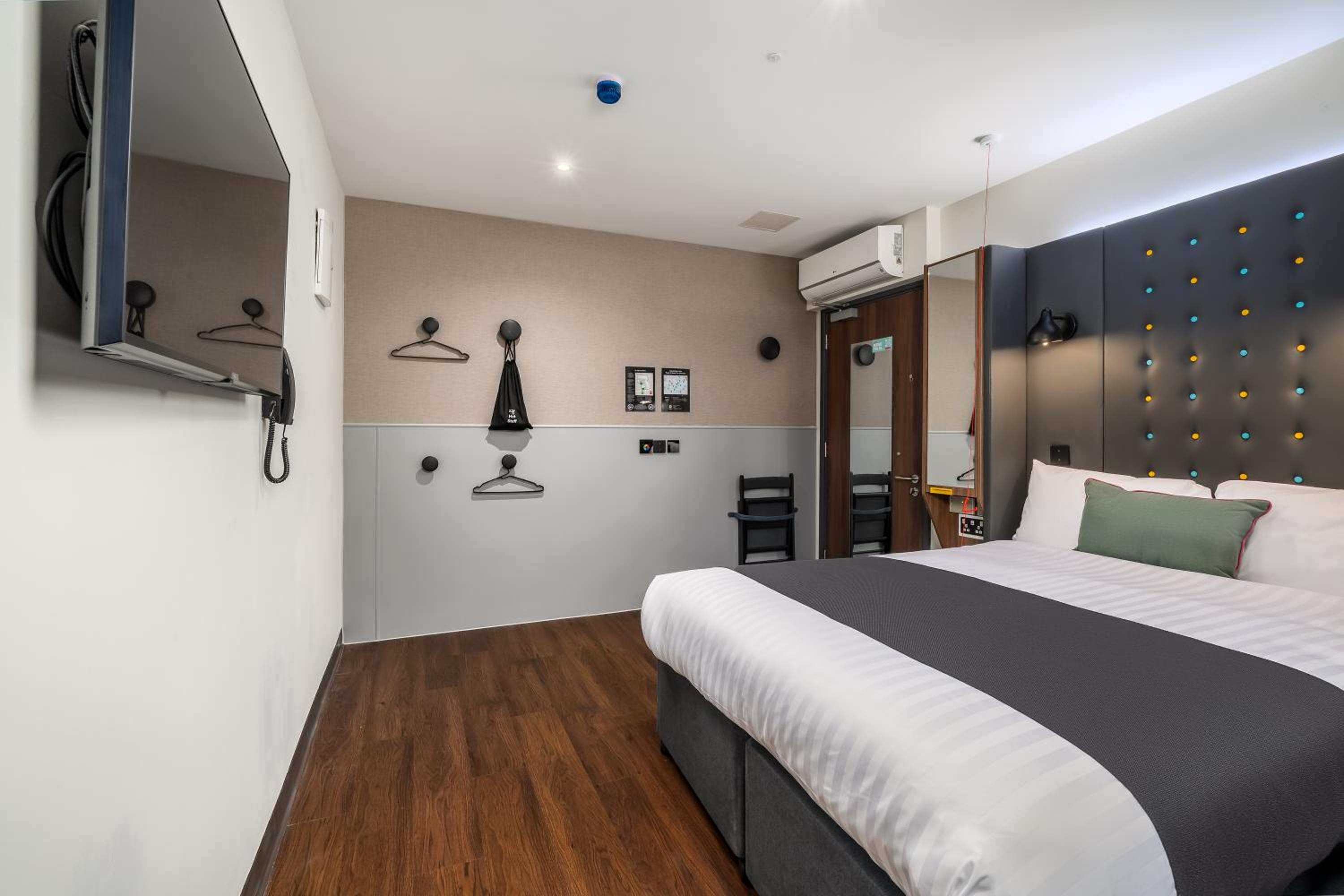 Accessible Double Room with Window photo 1
