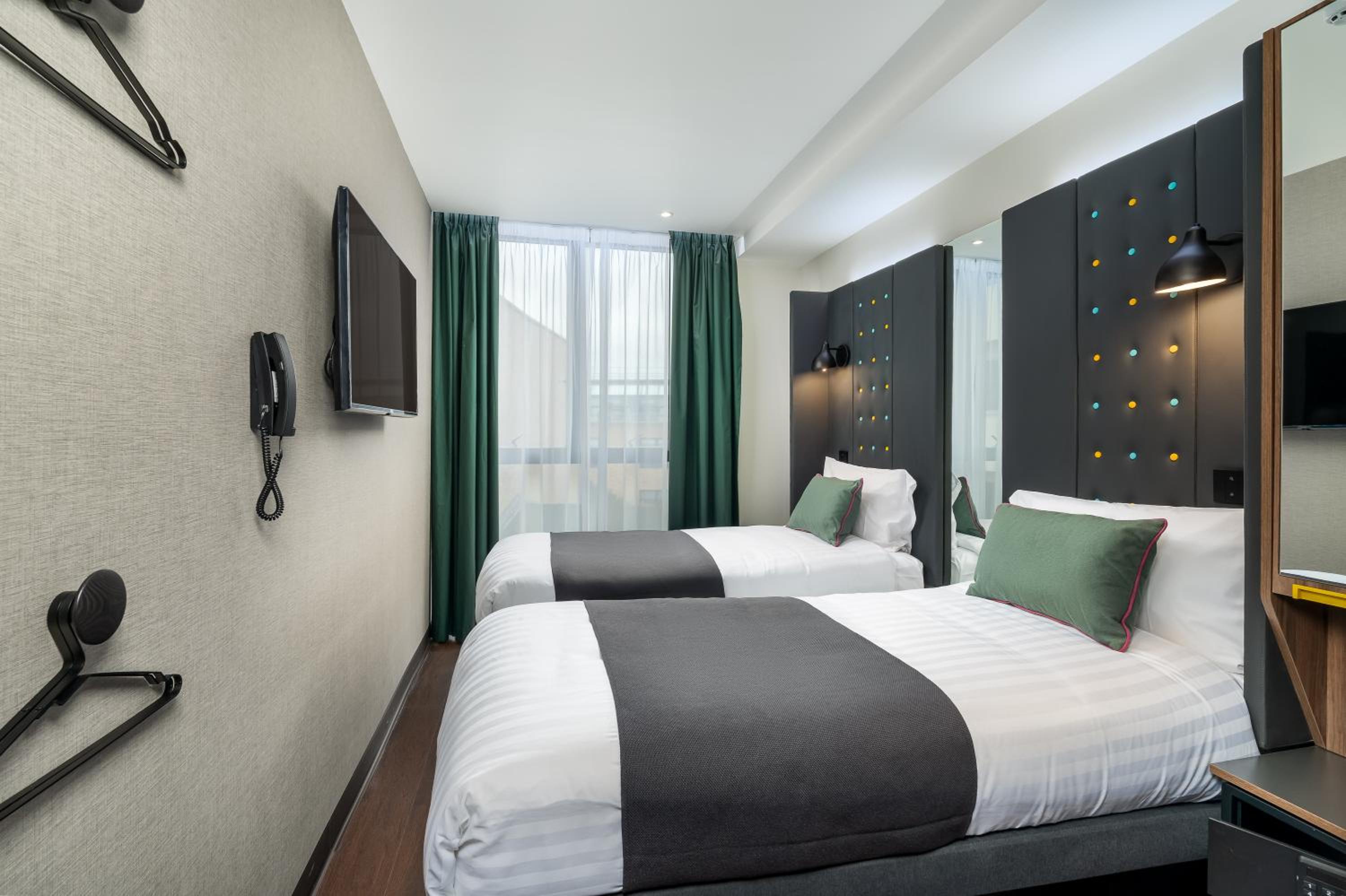 Comfy Twin Room with Window photo 1