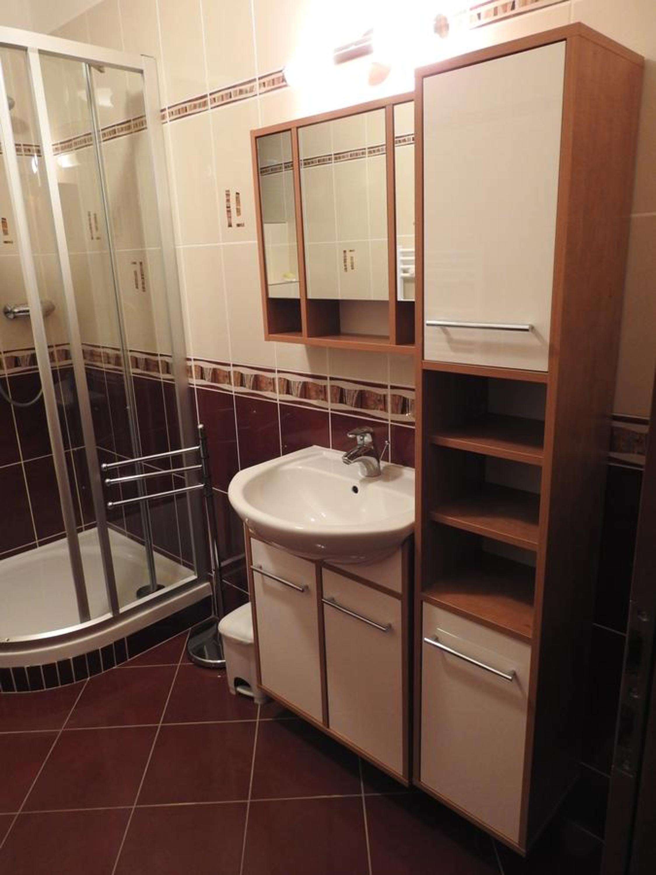 Five-Bedroom House photo 2