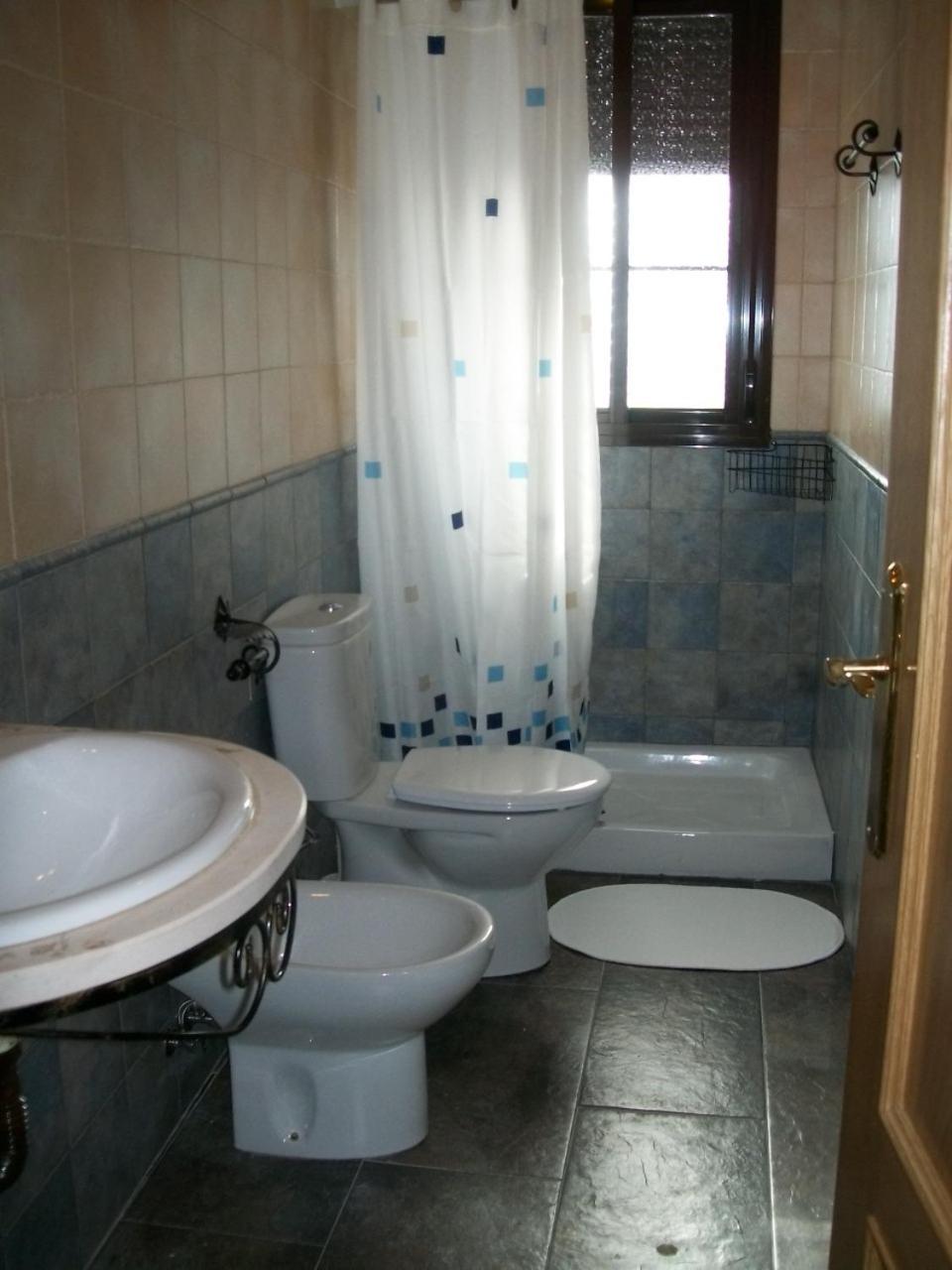 Three-Bedroom Villa (8 Adults) - Photo 9