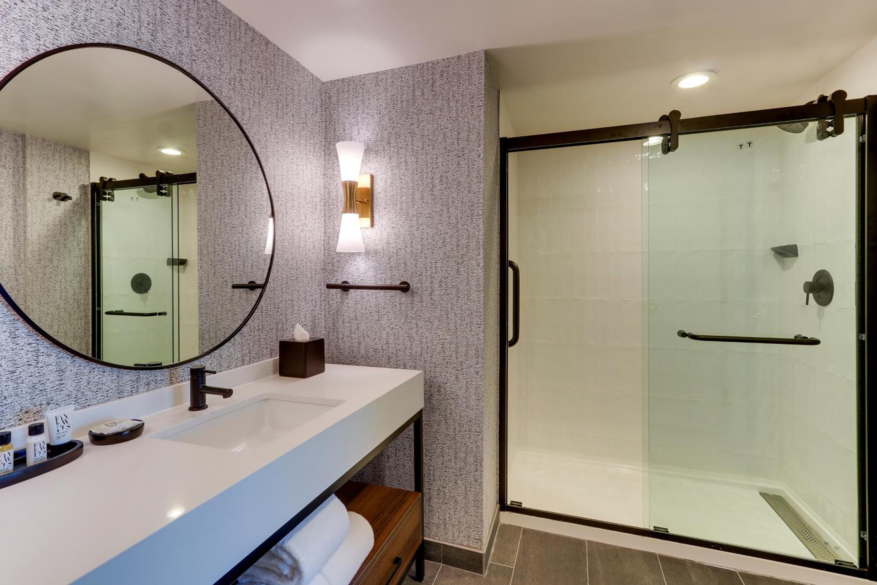 King Suite - Photo 2