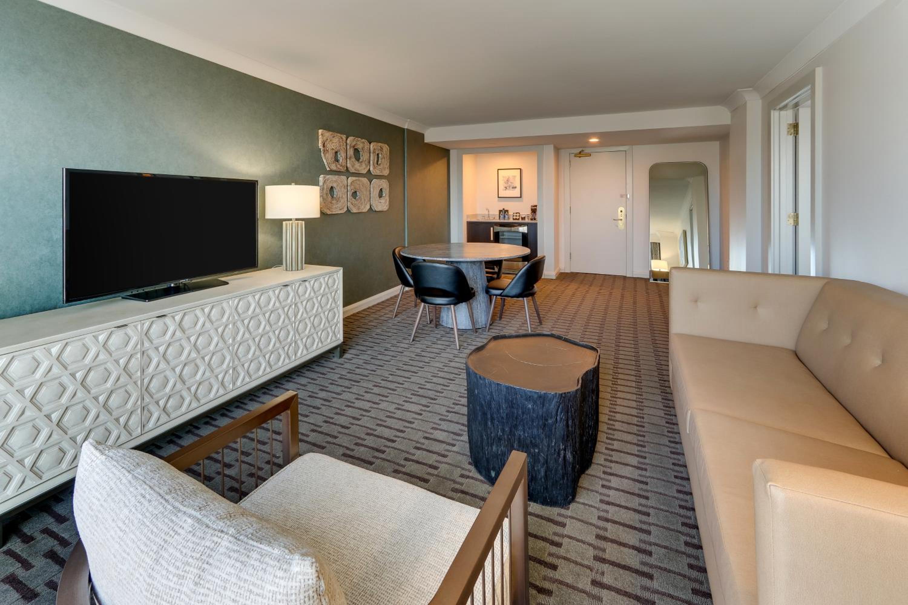 King Suite - Photo 3