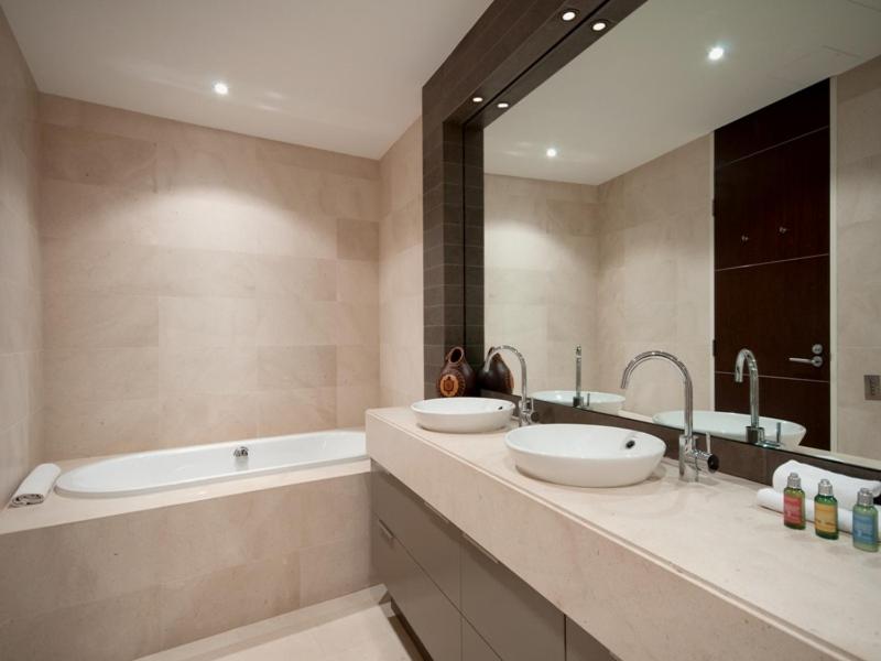 Luxury One-Bedroom Apartment - Pool Level 102 photo 2