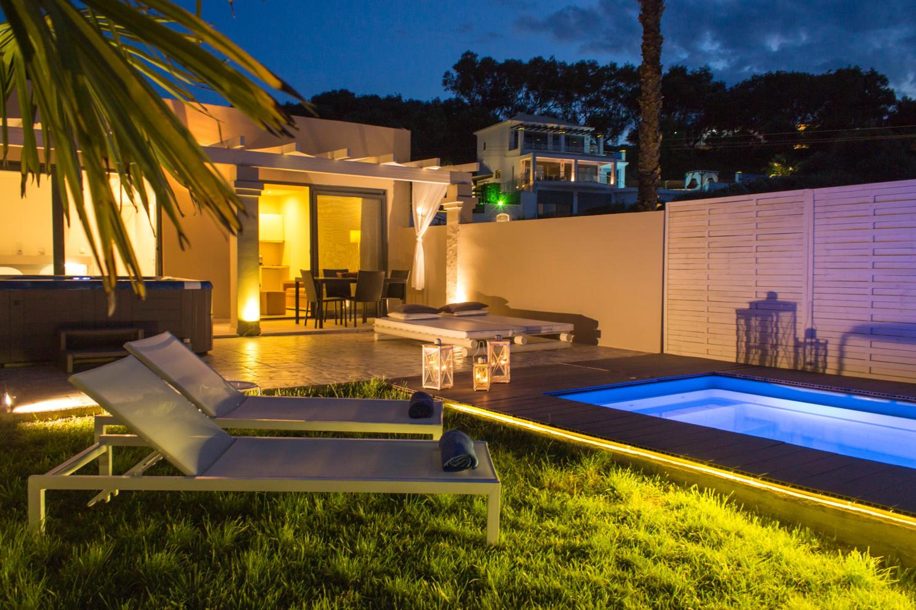 Premium Suite Sea View with Private Heated Pool and Hot Tub  photo 2