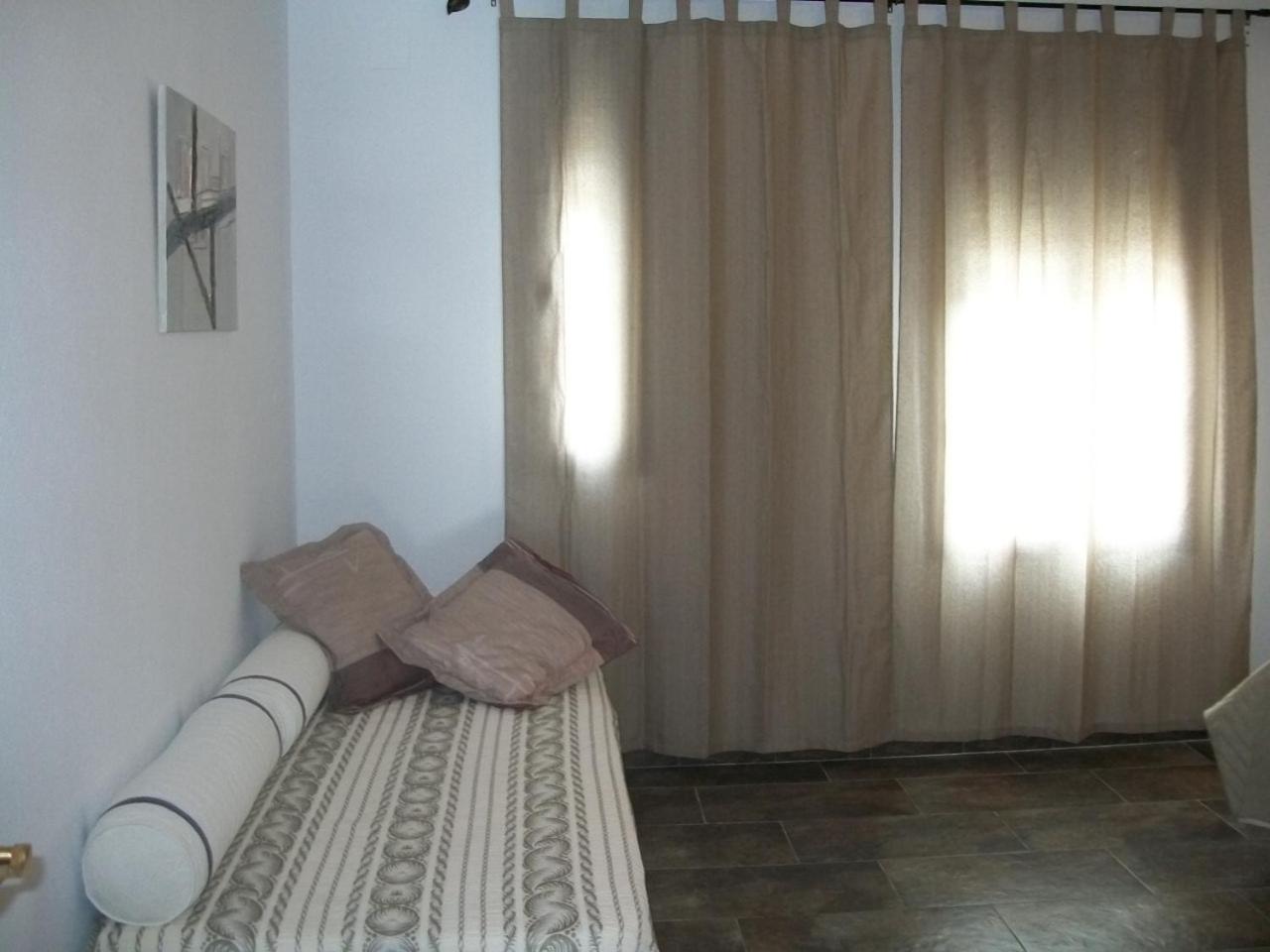 Three-Bedroom Villa (8 Adults) - Photo 7