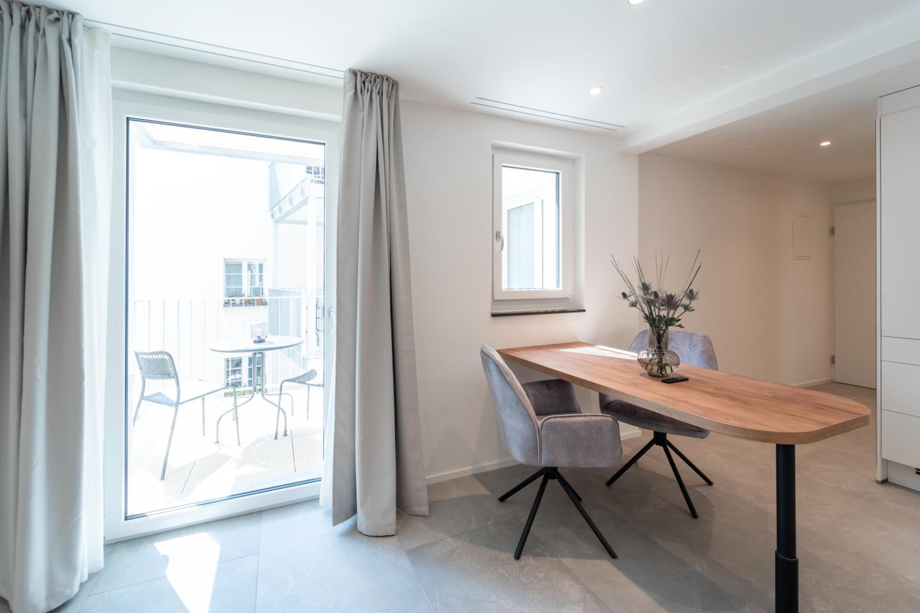 One-Bedroom Apartment with Balcony photo 2