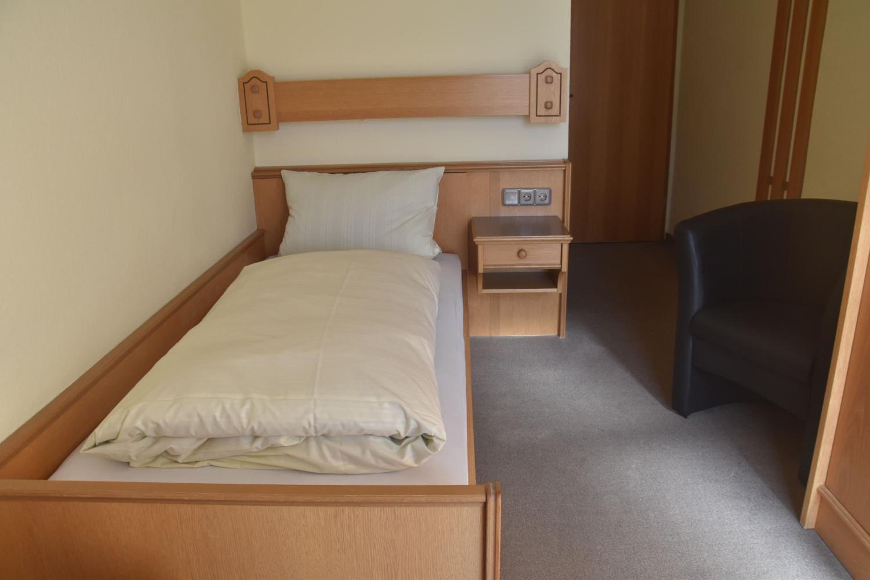 Single Room with Private Bathroom photo 2