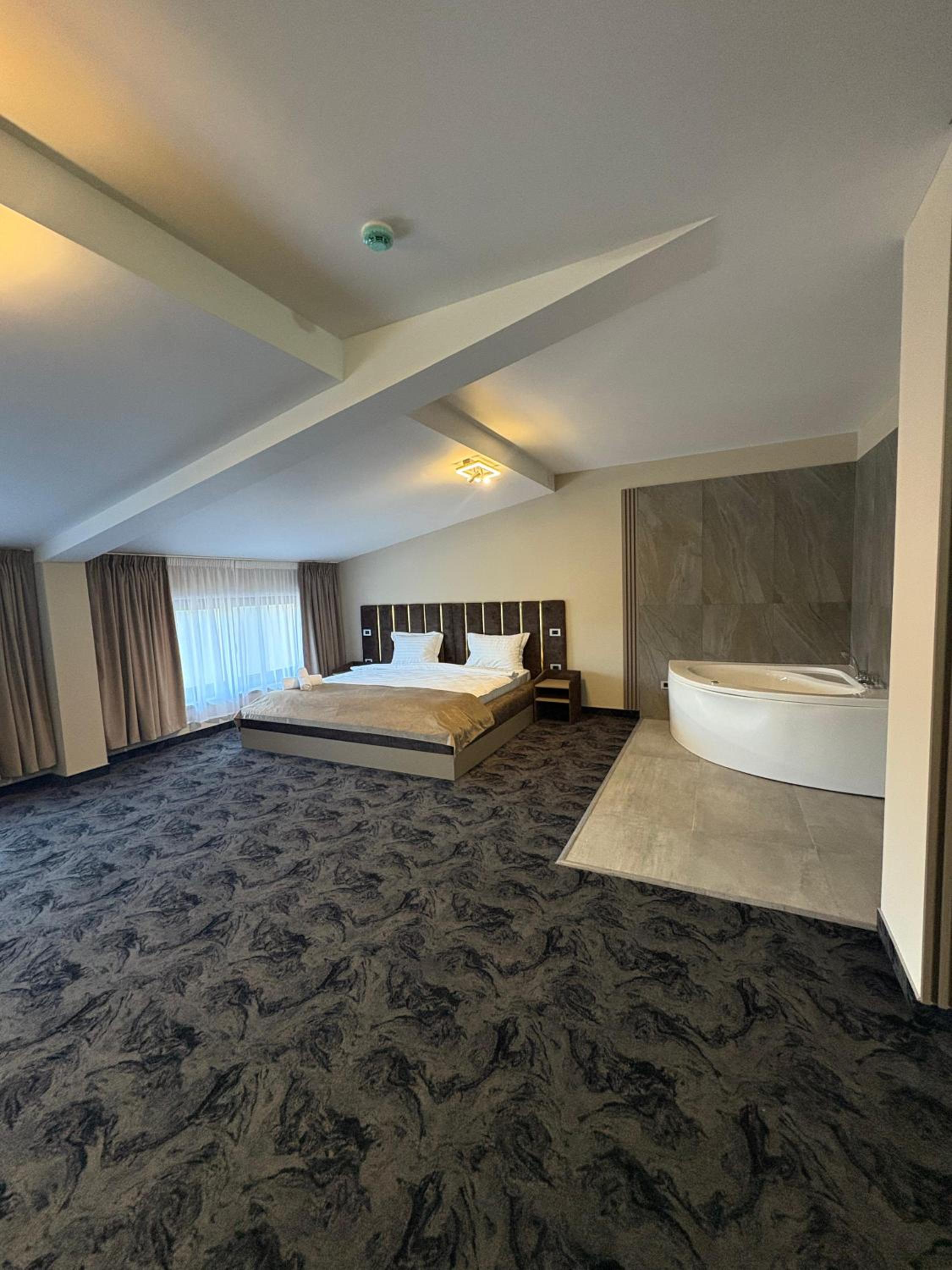 Suite with Spa Bath photo 1