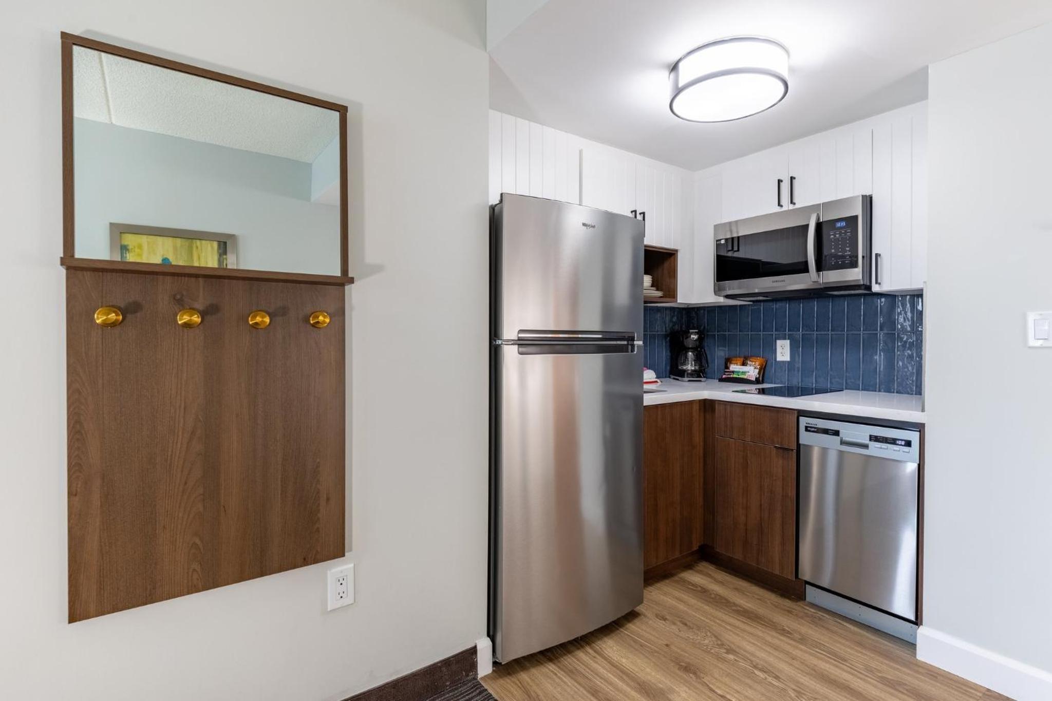 Studio Queen Suite with Sofa Bed and Kitchen