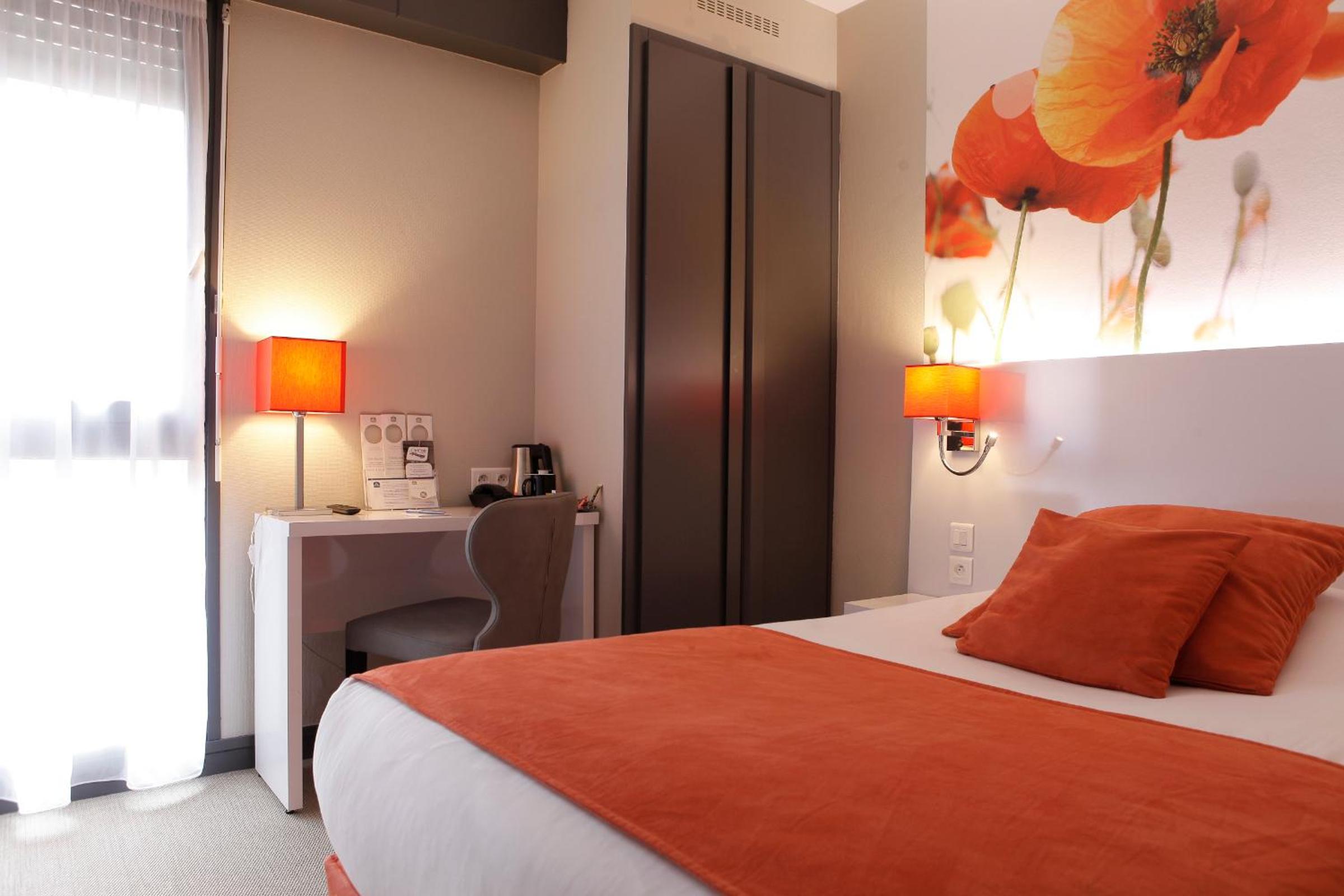 Comfort Queen Room - Photo 4