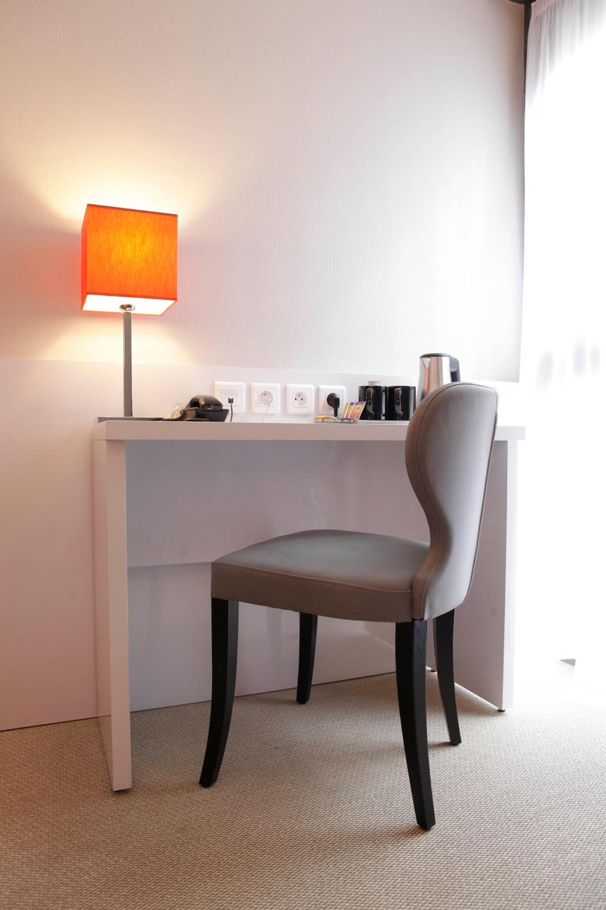 Comfort Queen Room - Photo 3