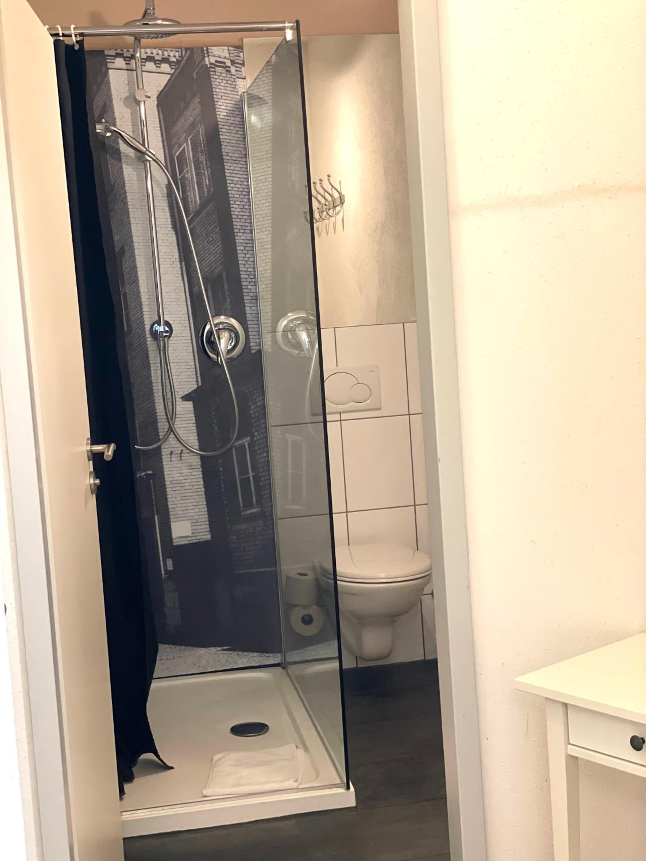 Small Single Room photo 2
